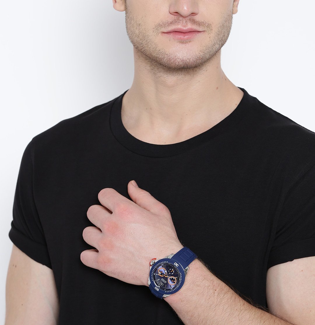 Guess W0967G2 Men's Tread Analog Watch - Stylish Casual & Dress Timepiece for Everyday Wear, Business Attire & Special Occasions