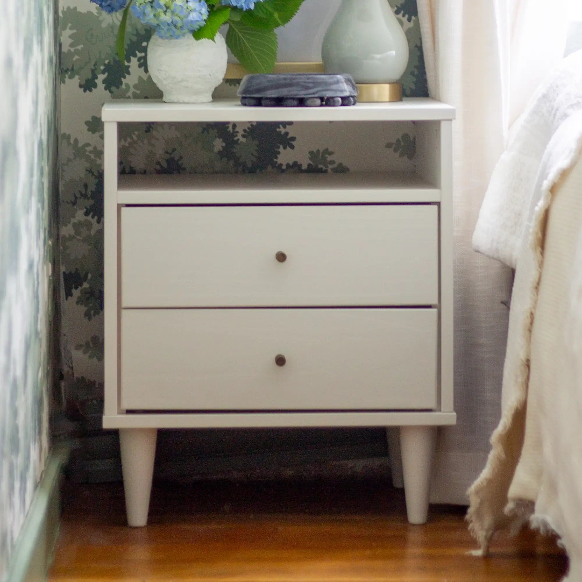 Vintage Mid Century Modern Two-Drawer Nightstand - Solid Wood Bedside Table for Bedroom, Living Room & Guest Room - Compact Storage Solution with Classic Design