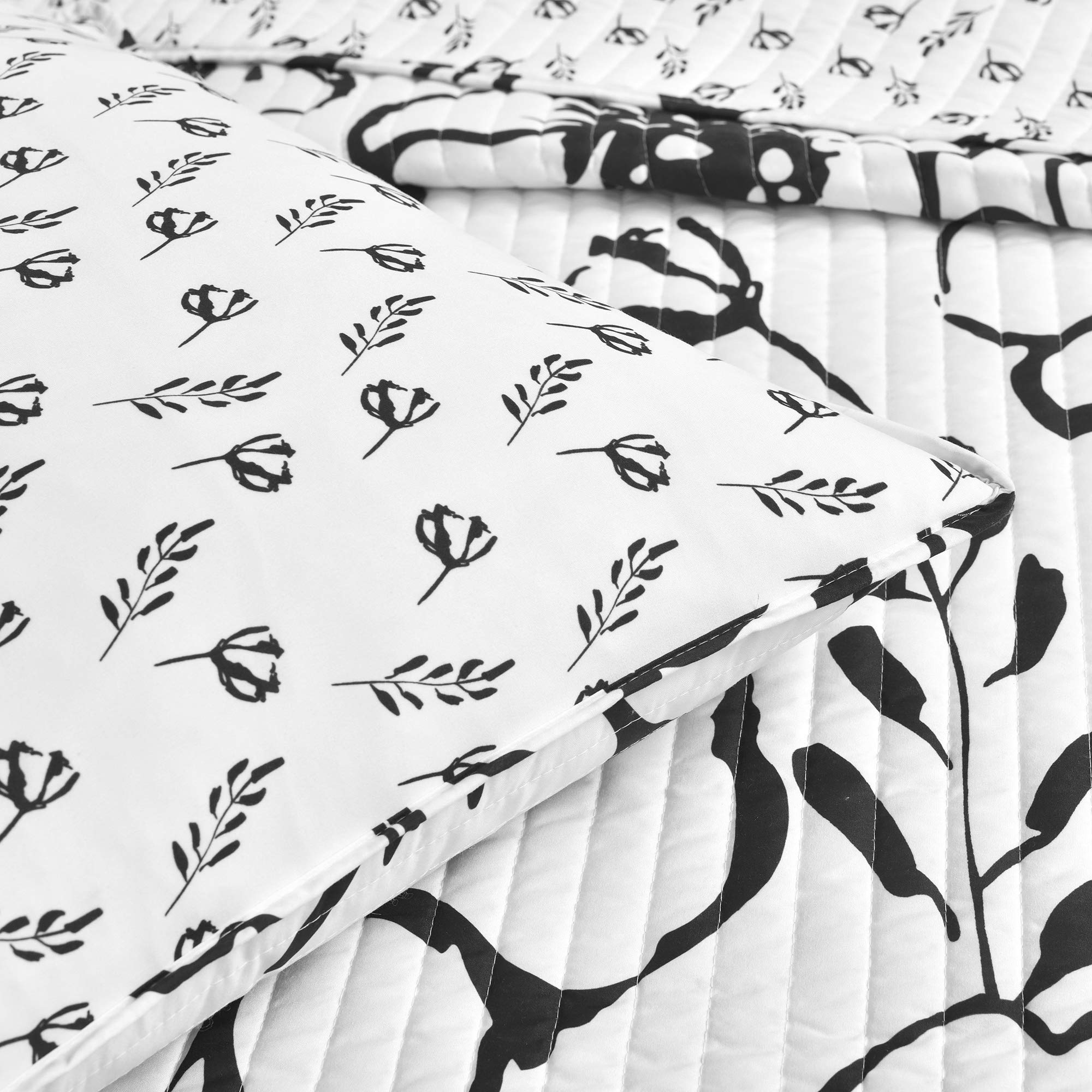 Lush Decor Scandinavian Floral 3-Piece Quilt Set King Size - Black & White Modern Bedding for Master Bedroom & Guest Room