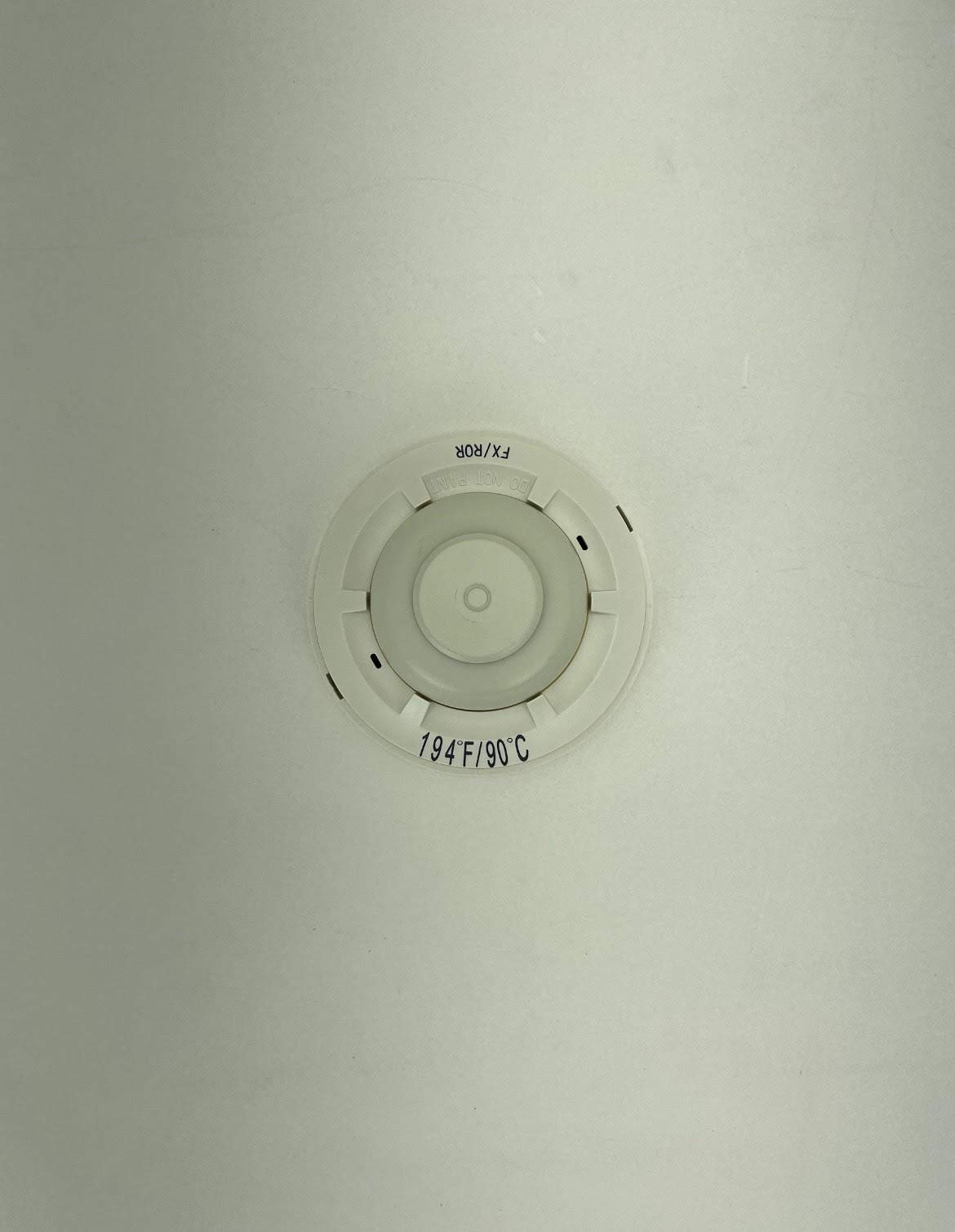 System Sensor 5622 Fixed Temperature Rate of Rise Heat Detector - Fire Alarm System for Home & Commercial Safety - Ideal for Kitchens, Garages, and Industrial Areas