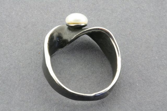 Elegant Oxidized Twist Ring with Pearl - Vintage Boho Jewelry for Women - Perfect for Weddings, Parties & Everyday Wear