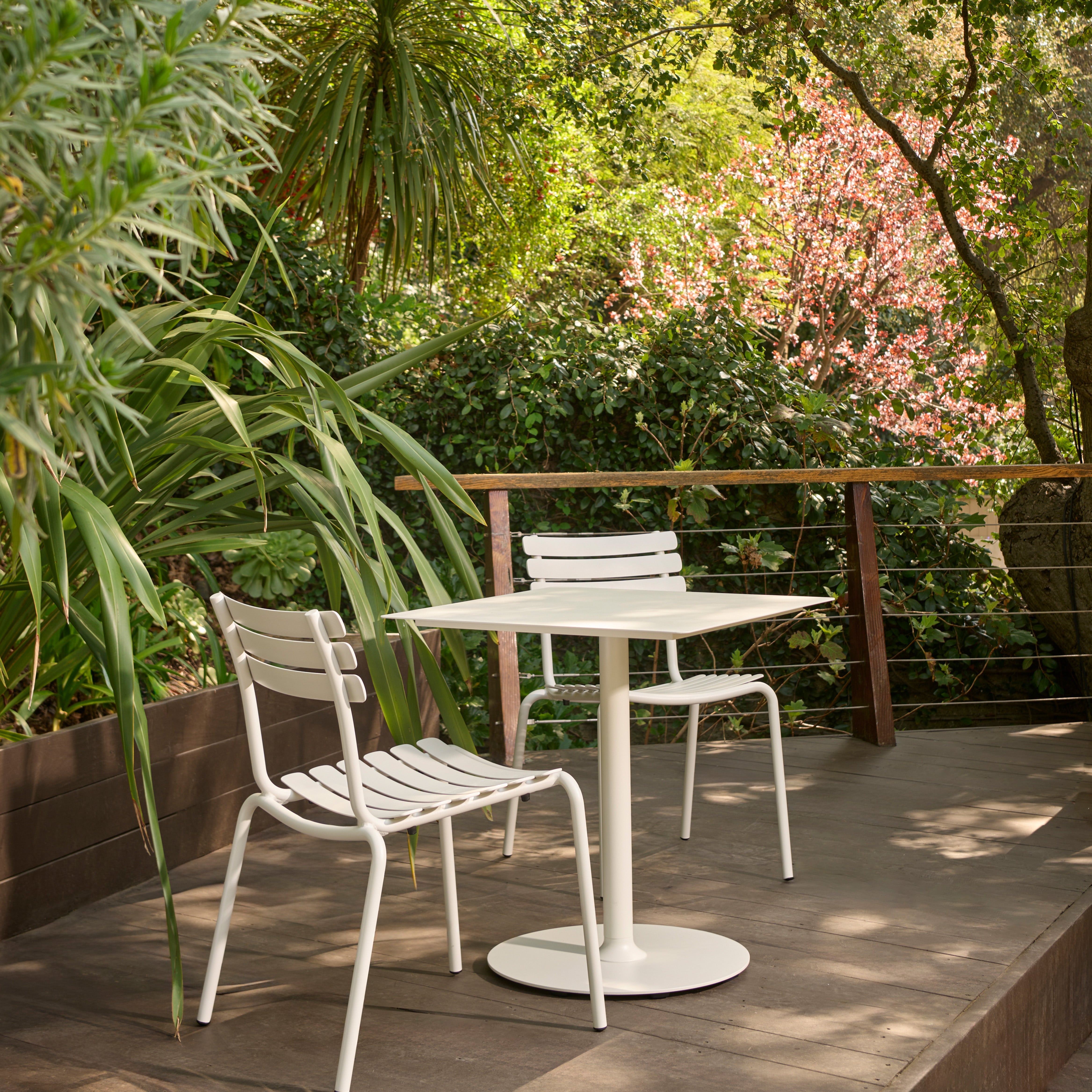 ALUA Outdoor Side Chair - Lightweight Folding Patio Chair with Cup Holder, Perfect for Camping, Picnics, Beach, and Backyard Relaxation