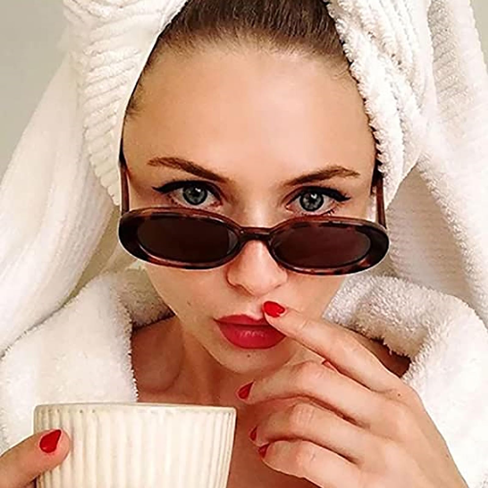 Stylish Oval Sunglasses for Women - UV Protection, Polarized, Trendy Fashion Accessory - Perfect for Beach, Driving & Outdoor Activities