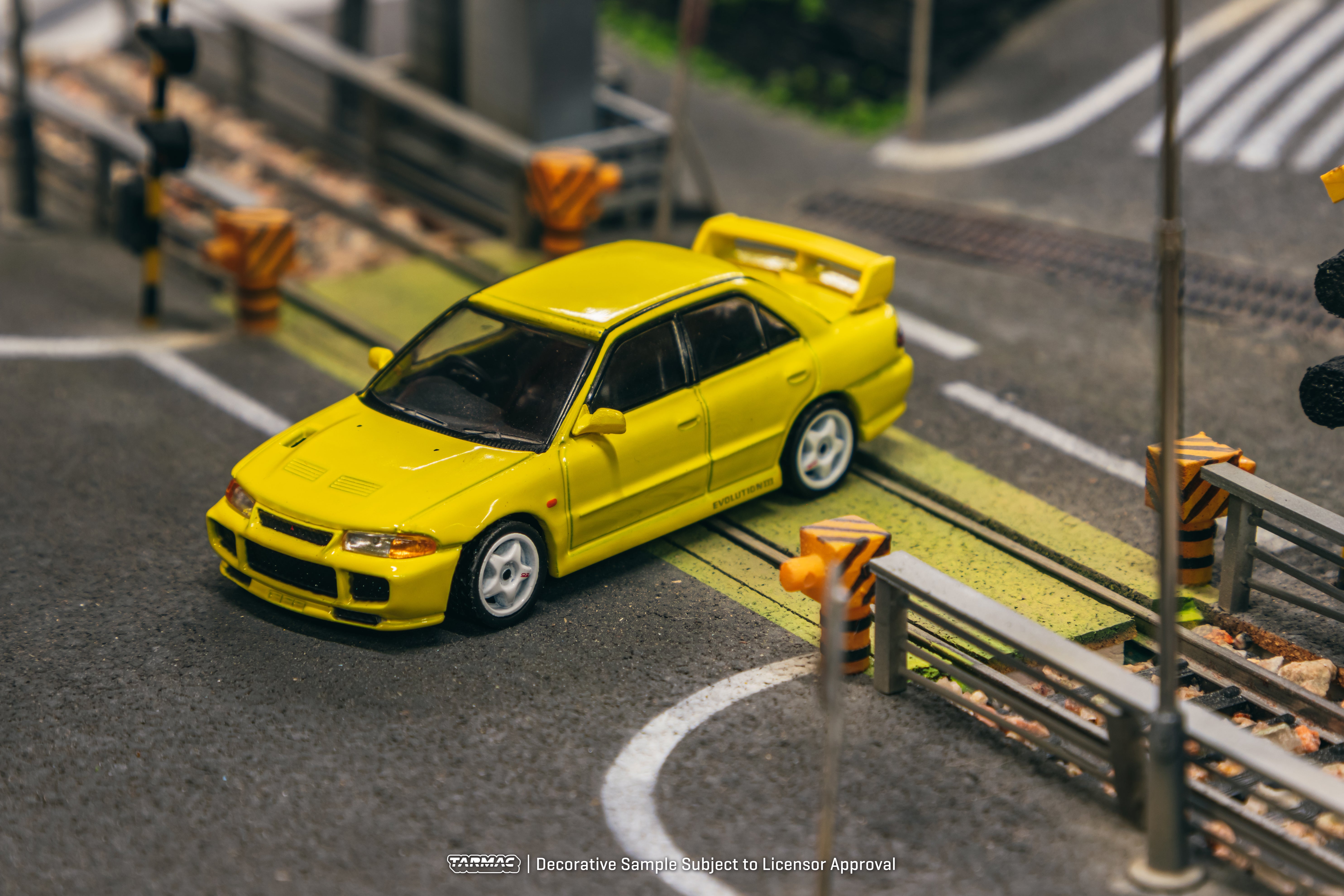 Tarmac Works 1/64 Scale Mitsubishi Lancer GSR Evolution III Diecast Model Car - Yellow with Tarmac Cards - Collectible Miniature Vehicle for Display & Racing Scenes - GLOBAL64 Series