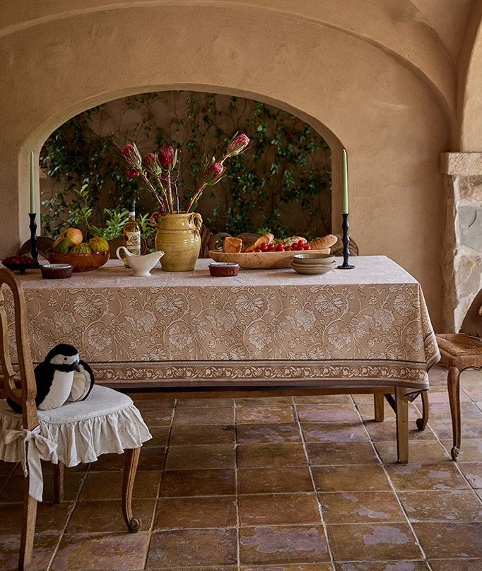 Farmhouse Tablecloth - Extra Large Rectangular Table Cover for Kitchen & Dining Room, Floral Design, Fits Round & Square Tables - Perfect for Family Dinners, Parties & Holiday Decorations