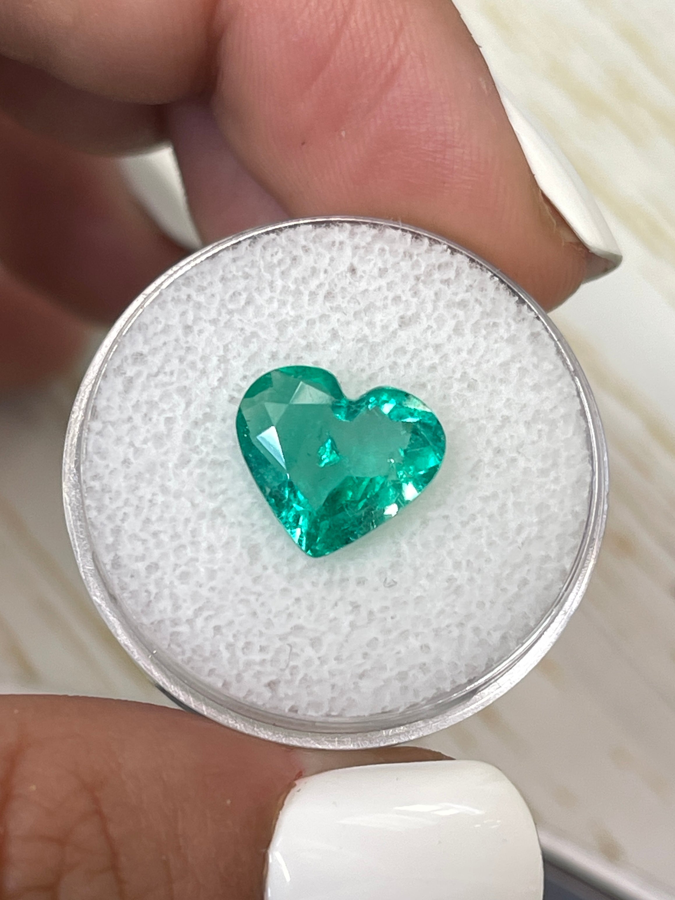 2.84 Carat 10x11mm Bright Green Natural Loose Colombian Emerald Heart Cut Gemstone for Jewelry Making, Engagement Rings & Luxury Gifts