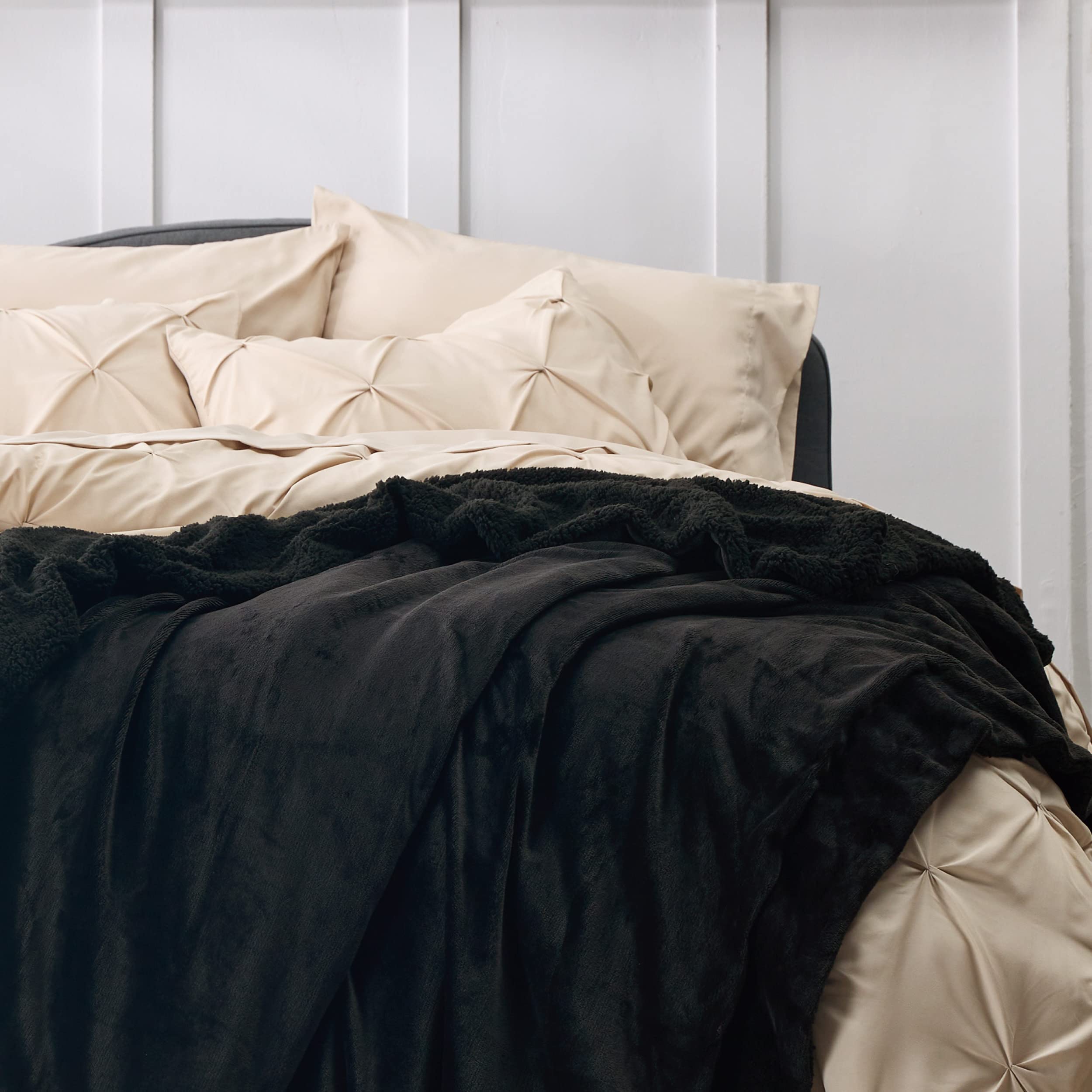 Bedsure Sherpa Fleece Throw Blanket Twin Size 60x80 Inches - Ultra Soft & Warm Plush Blanket for Couch, Bed, Winter Use - Cozy Home Decor & Perfect Gift (Black)