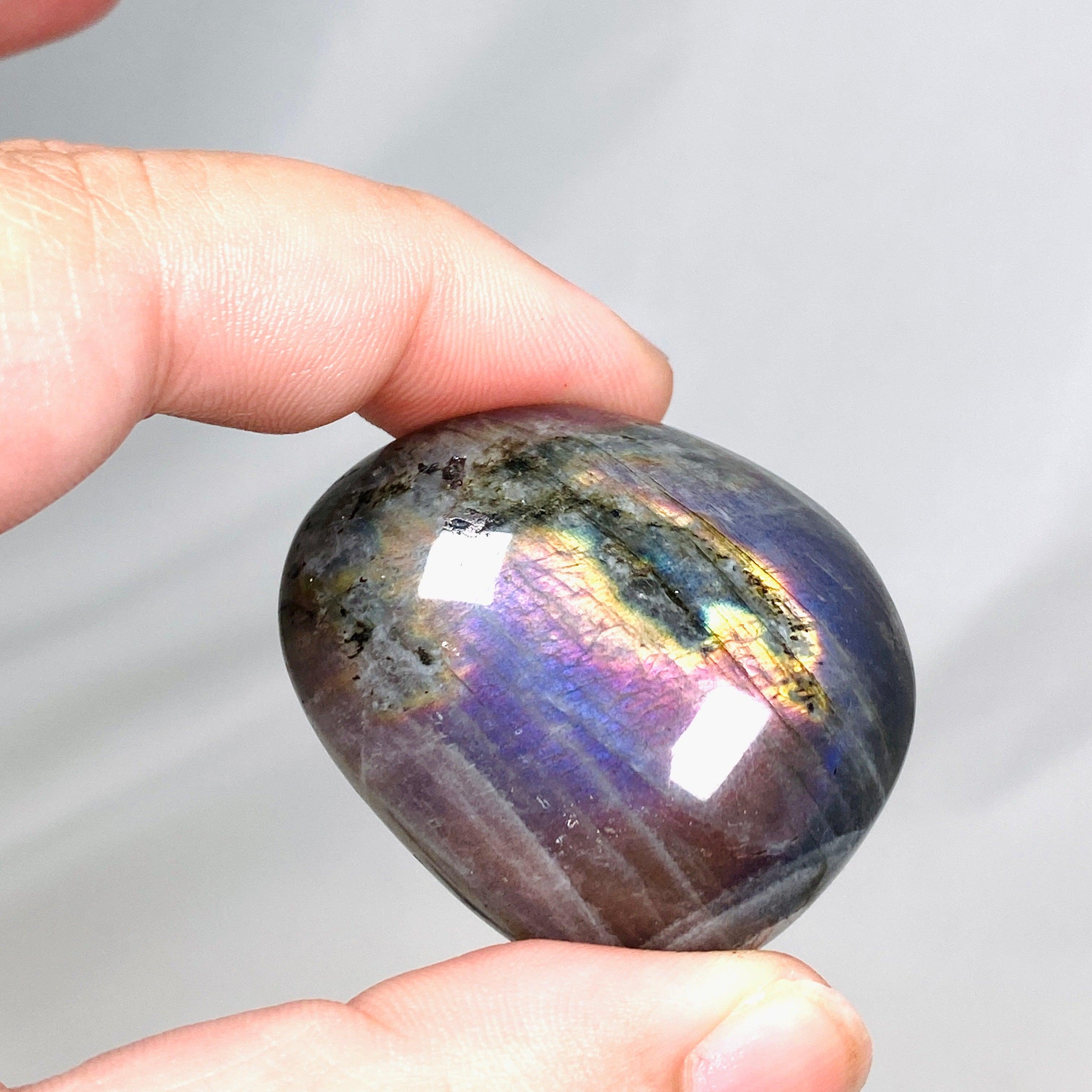 Natural Purple Labradorite Palm Stone - High Grade Healing Crystal for Meditation, Stress Relief & Energy Balancing - Perfect for Reiki, Yoga & Spiritual Practices