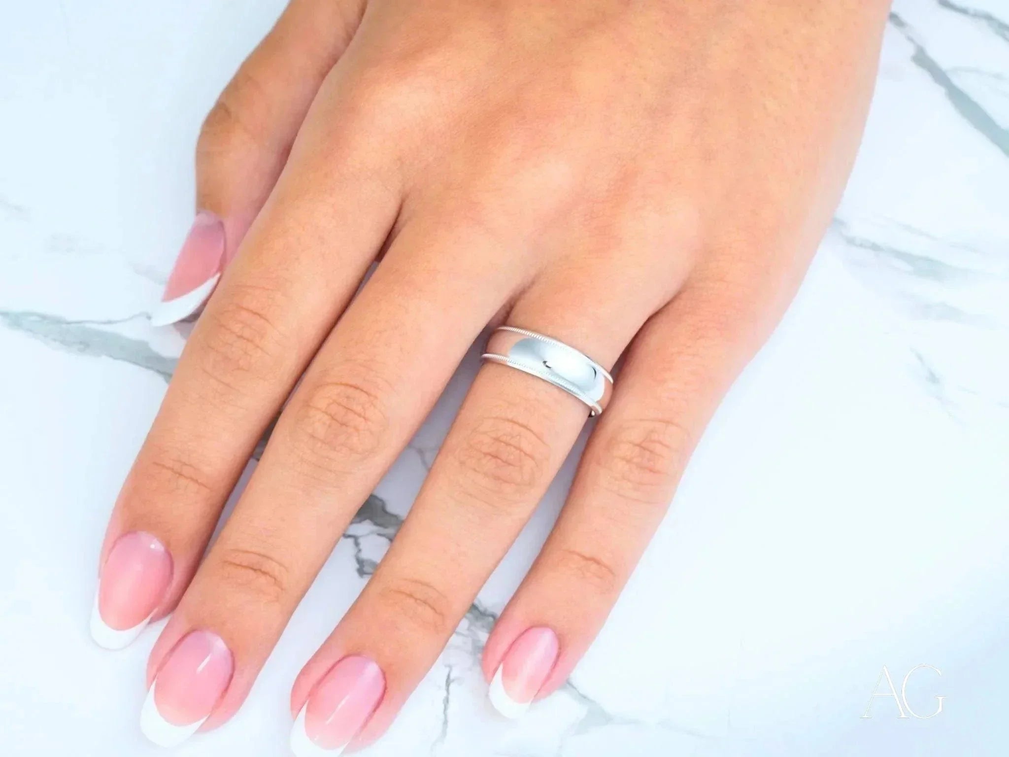 Elegant White 18k Gold Wedding Band for Women - Classic & Timeless Engagement Ring for Brides - Perfect for Weddings, Anniversaries & Special Occasions