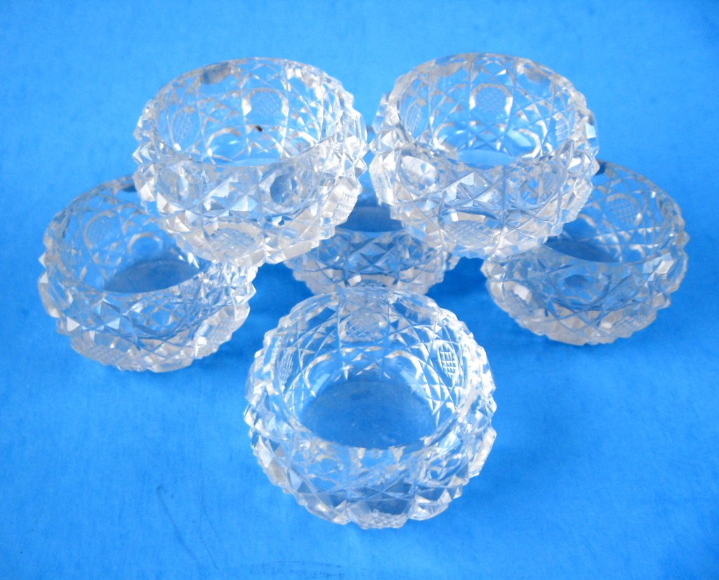 6-Piece Edwardian Open Salt Cellars Set - Faceted Crystal Salt Dishes with Waffle Button Diamond Design for Elegant Dining & Table Decor