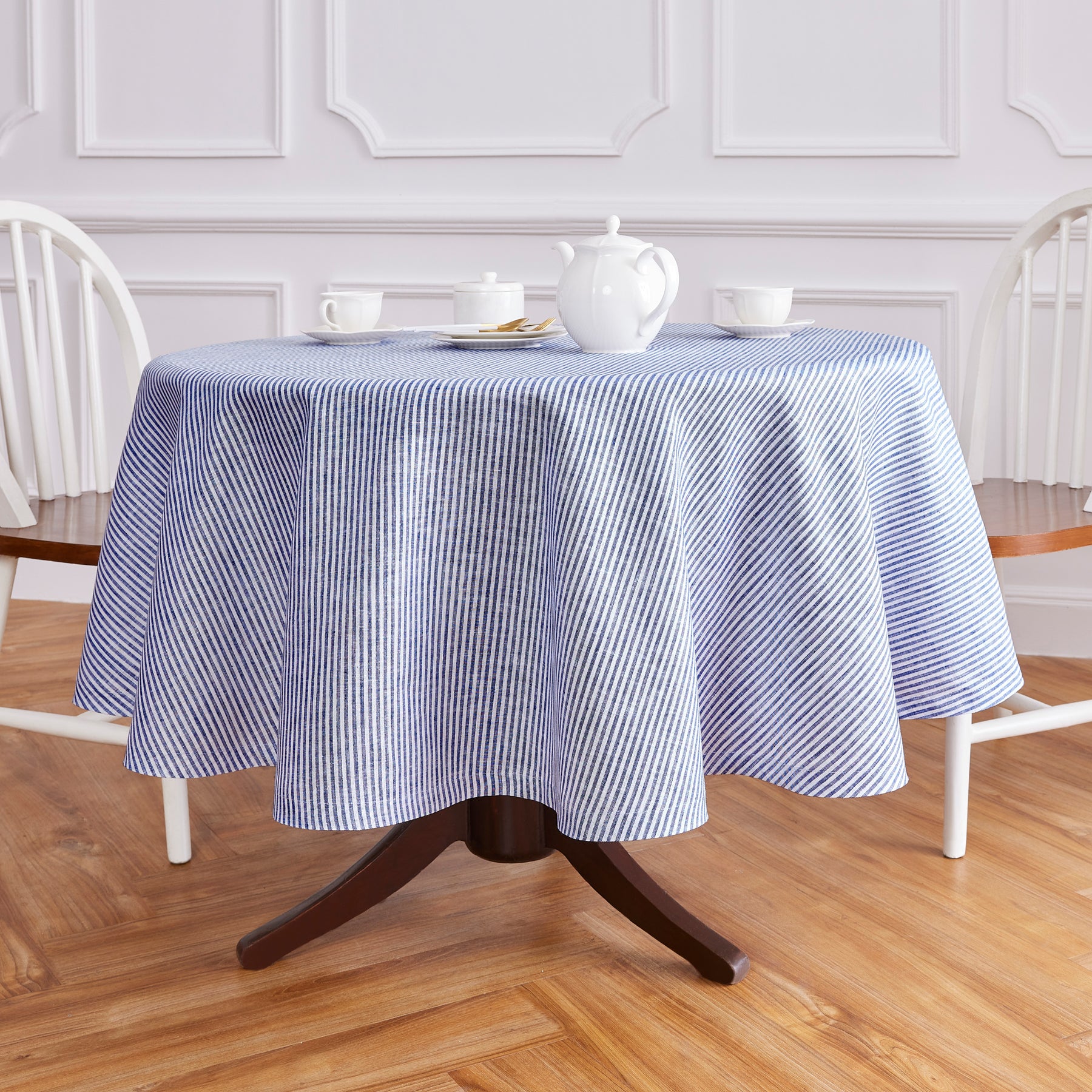 Elegant Narrow Stripe Round Tablecloth - Perfect for Dining, Parties & Special Events - Waterproof & Wrinkle-Resistant