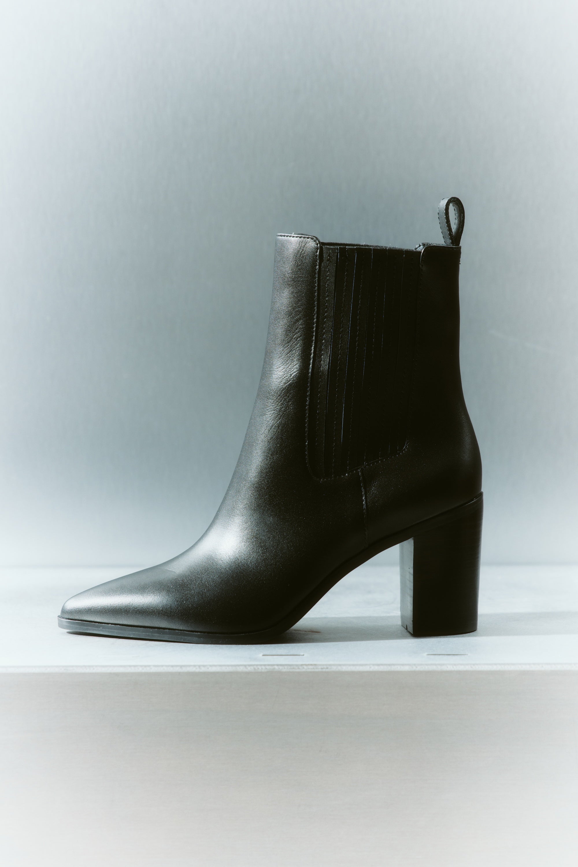 Best Black Leather Ankle Boots for Women - Stylish & Comfortable Fall/Winter Fashion Booties for Casual Outfits & Office Wear