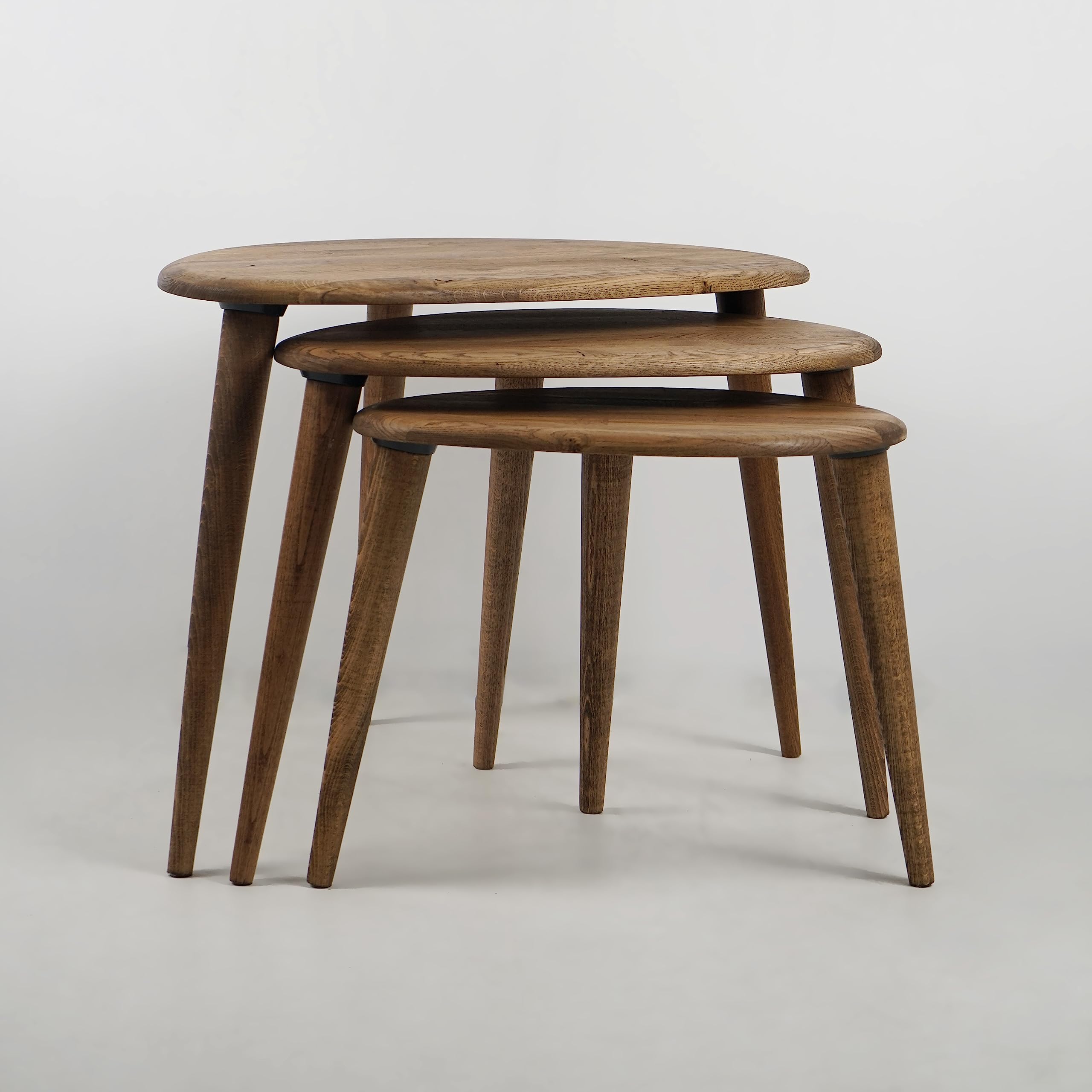 UPP Solid Wood Nesting Table Set of 3 - Mid Century Modern Chestnut Side Tables with Tapered Legs - Retro Style Home Furniture for Living Room, Bedroom & Office