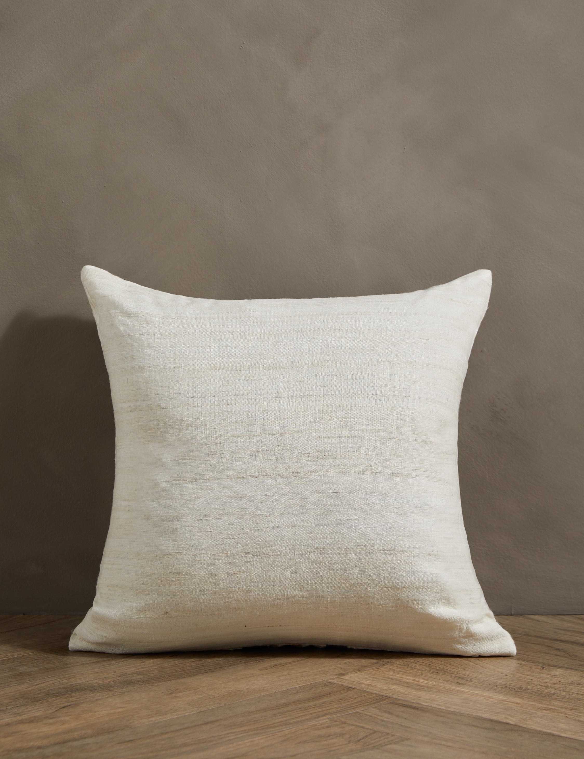 Hadiya Williams Silk Pillowcase - 100% Mulberry Silk for Hair & Skin Care - Luxury Bedding for Anti-Aging & Beauty Sleep - Perfect for Home Spa & Hotel Style Bedroom Decor