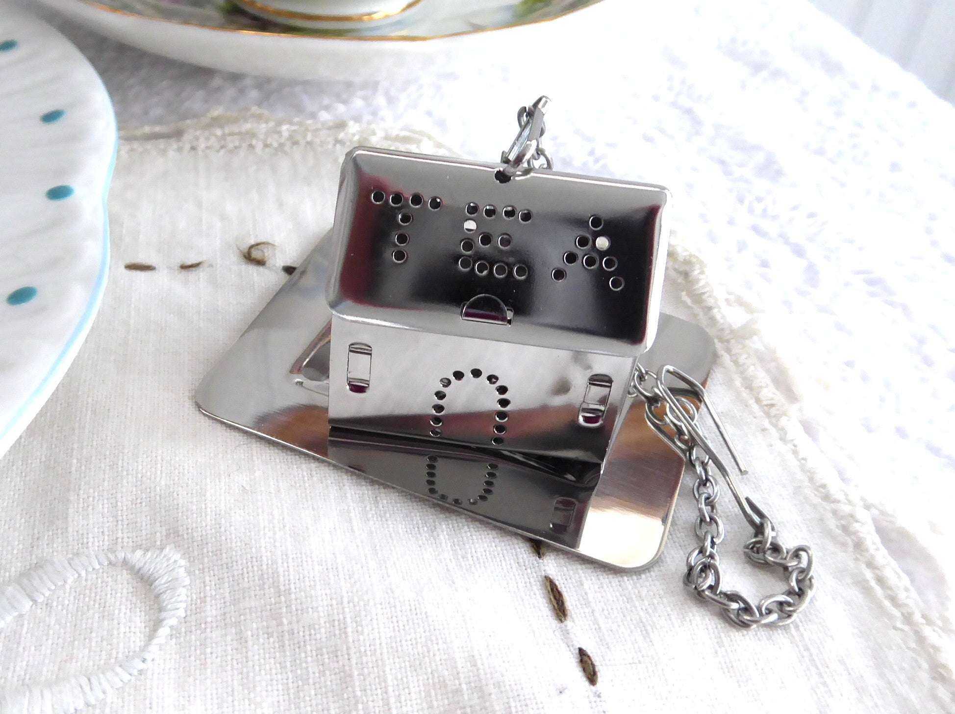 Premium Chrome Tea Infuser with Tea House Shape & Tray - Reusable Loose Leaf Tea Steeper for Herbal, Green & Black Tea - Perfect for Home, Office & Tea Party Accessories