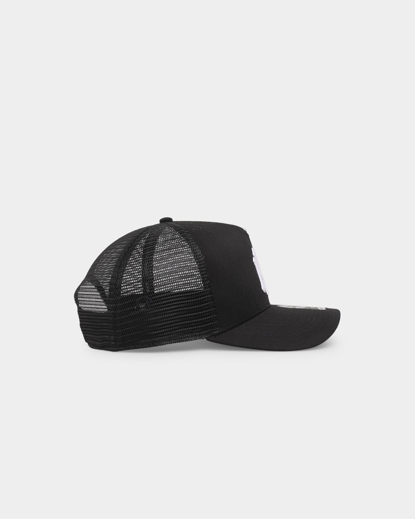 New York Yankees 47 Brand MVP DT Snapback Hat - Black Mesh Adjustable Baseball Cap for Men & Women - Perfect for Sports Fans, Casual Wear, and Game Day Outfits