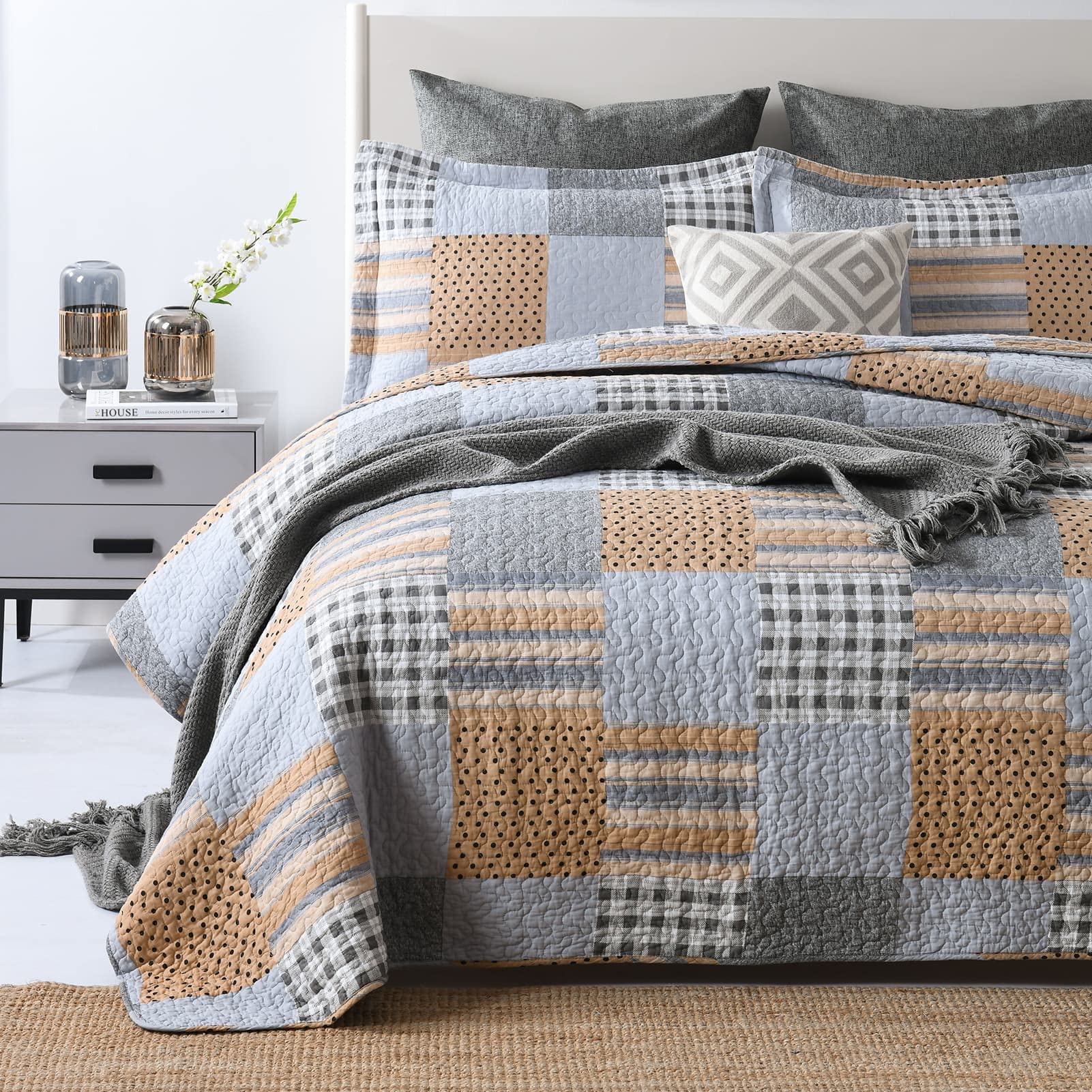 PERHOM 100% Cotton King Size Quilt Set - Farmhouse Plaid Design, Lightweight & Soft All-Season Bedding (3-Piece) for Cozy Bedroom Decor, Guest Room, and Farmhouse Style Homes