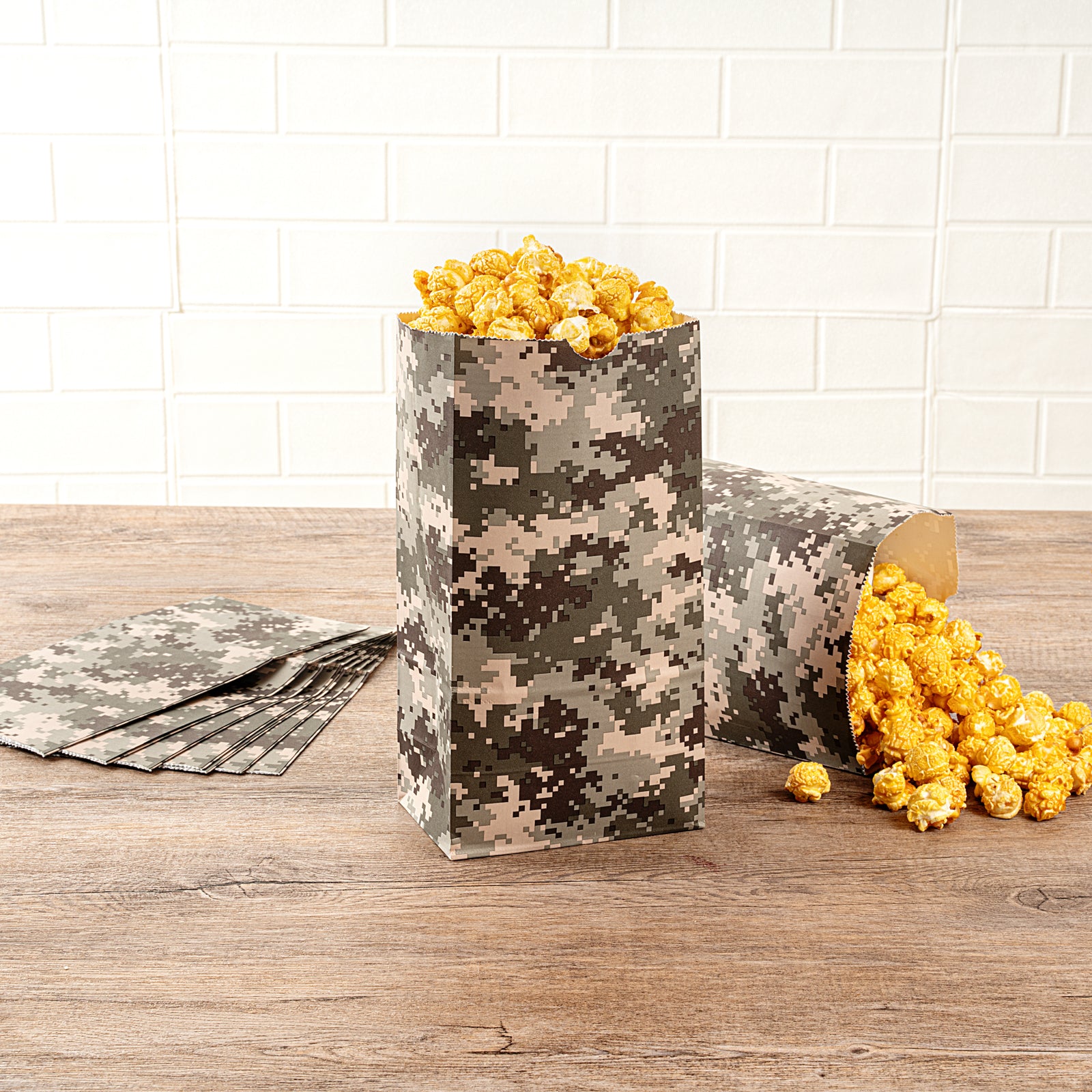 Camouflage Paper Bags 4 lb - 5 x 3.25 x 9.5 Inches - 100 Count Box - Heavy Duty Kraft Gift Bags for Hunting, Military, Outdoor & Party Supplies