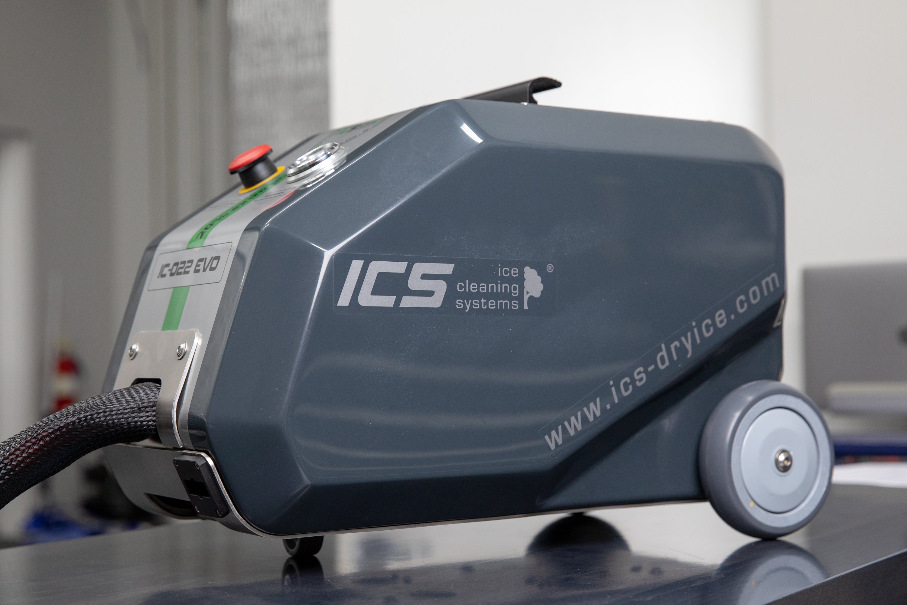 ICS IC 022 Evo Dry Ice Blasting Machine - Professional Industrial Cleaning Equipment for Automotive, Food Processing & Mold Removal