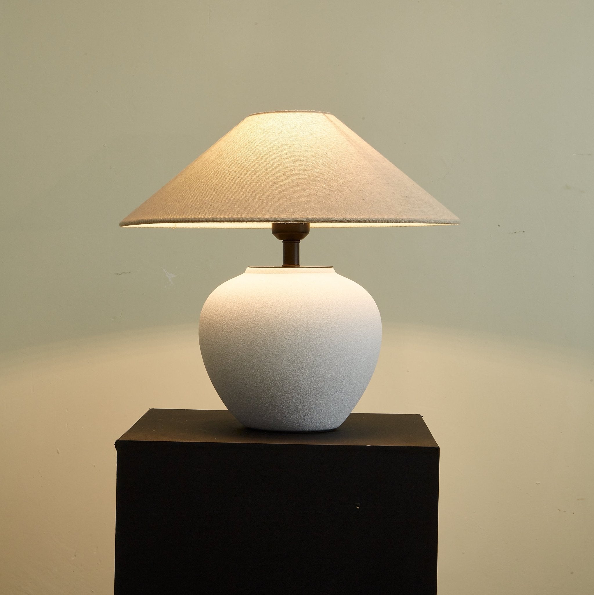 Erison Ceramic Table Lamp - Modern Home Decor for Living Room, Bedroom & Office - Stylish Lighting for Cozy Ambience