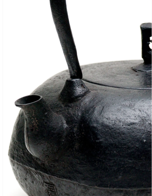 Authentic Japanese Nanbu Tetsubin Iron Teapot - Koizumi Nizaemon 11th Generation Kikko Gata Design with Original Box | Perfect for Traditional Tea Ceremony & Home Decor