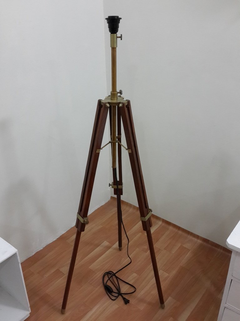 THORINSTRUMENTS Mid Century Modern Tripod Floor Lamp - Vintage Brown Rustic Designer Floor Light with Device for Living Room, Bedroom & Office Decor