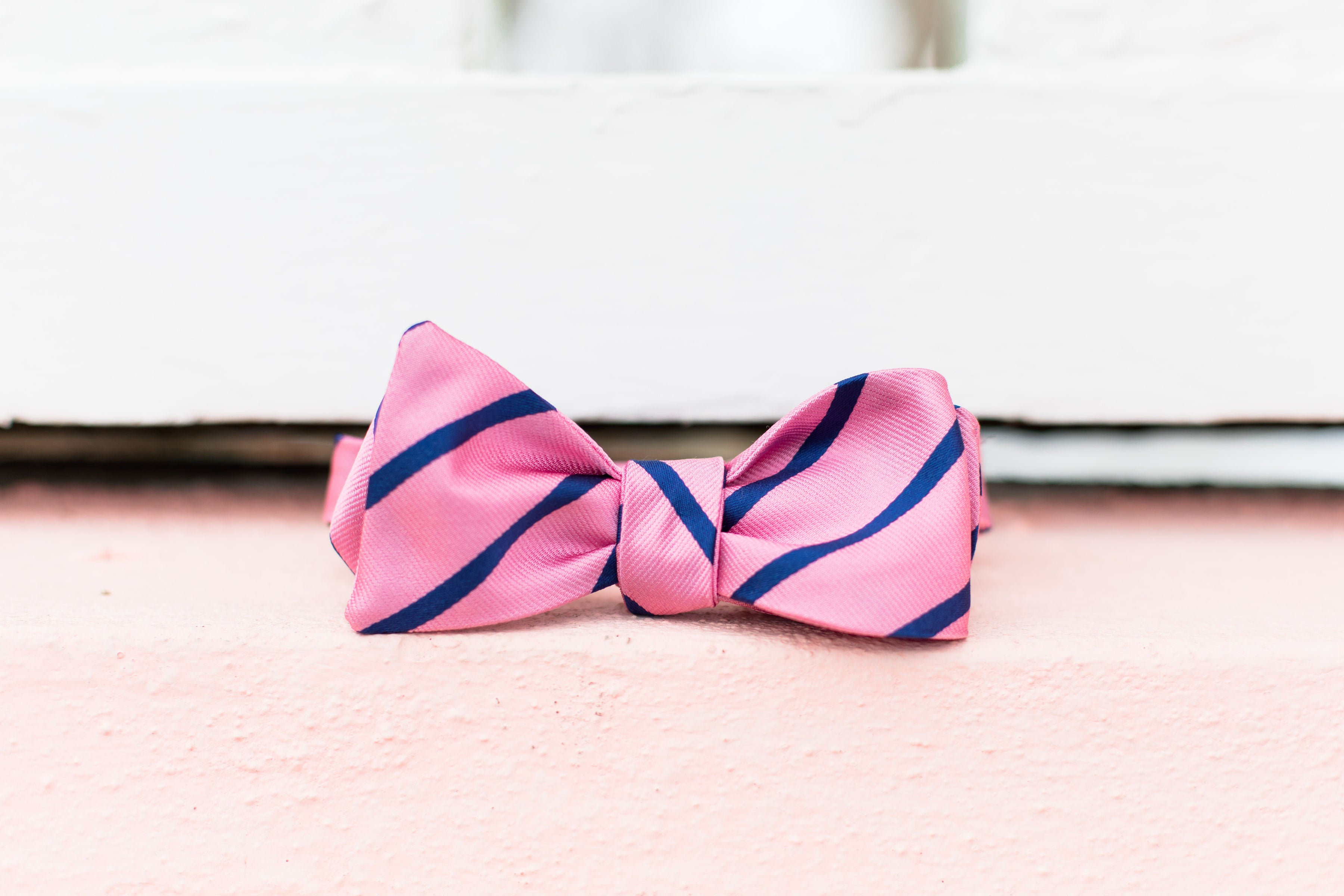 Stylish Pink Stripe Bow Tie for Men - Elegant Formal & Wedding Accessories - Perfect for Prom, Parties & Beach Weddings