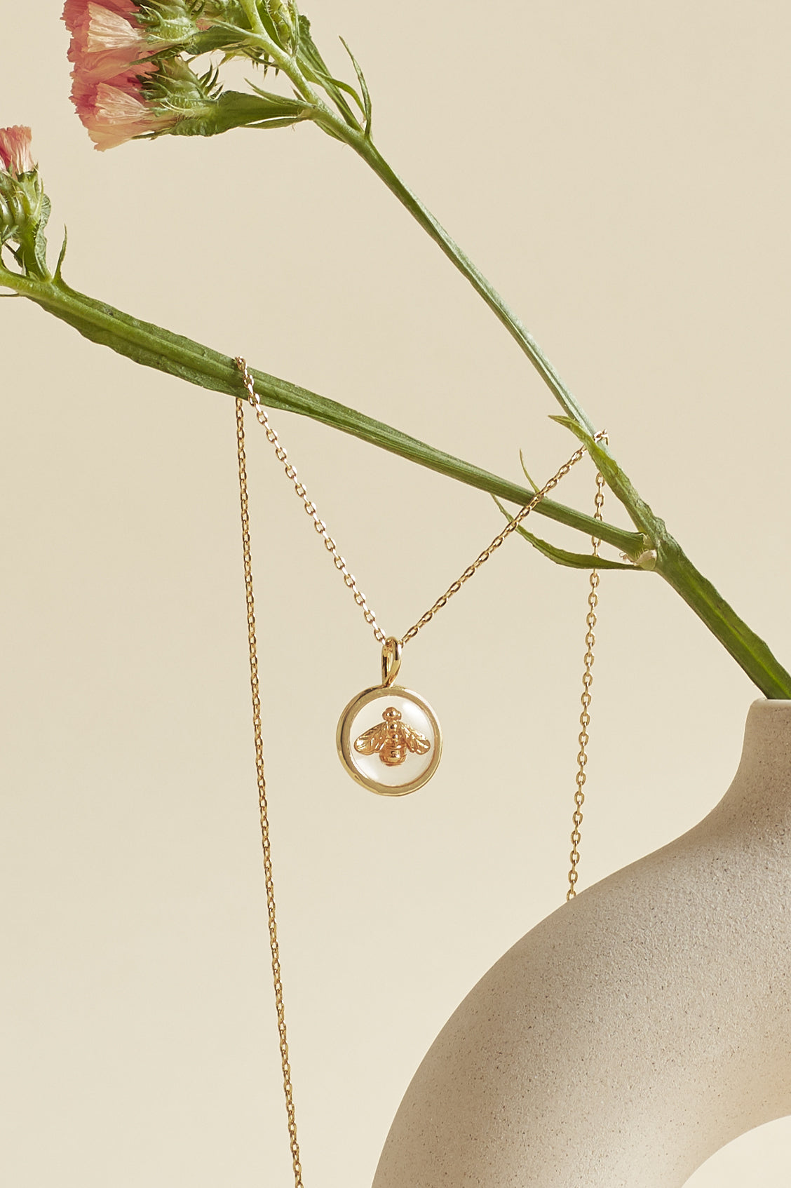 Handmade Resin Bee Pendant Necklace - Unique Honeycomb Design Jewelry for Women, Nature Inspired Gift for Her - Perfect for Everyday Wear, Date Nights & Special Occasions