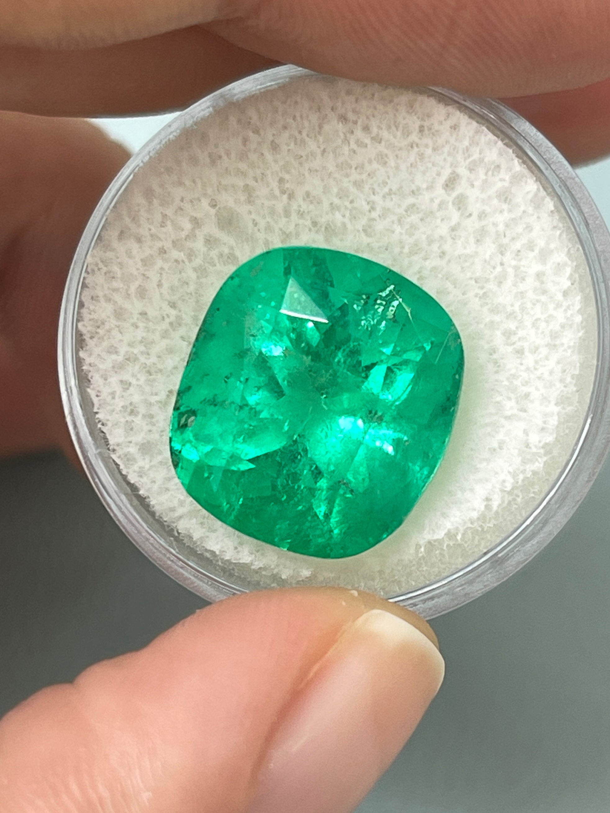 12.27 Carat Muzo Colombian Emerald - Natural Loose Green Cushion Cut Gemstone (15x14mm) for Jewelry Making, Engagement Rings & Luxury Gifts