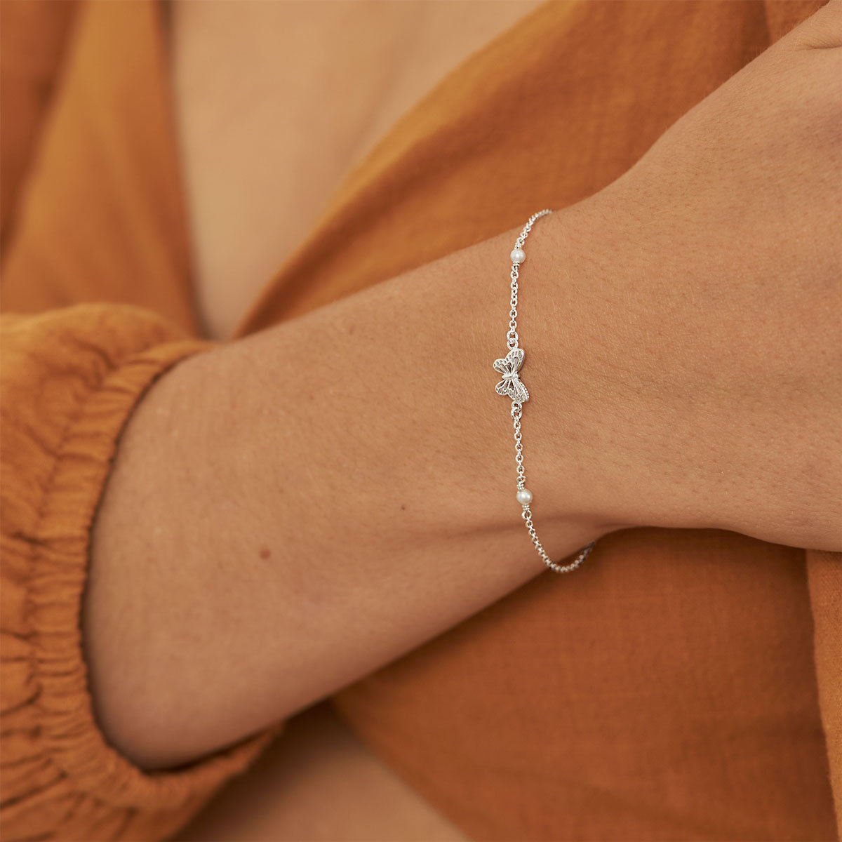 Elegant Butterfly Pearl Bracelet for Women - Handmade Fashion Jewelry Gift for Birthday, Anniversary & Special Occasions