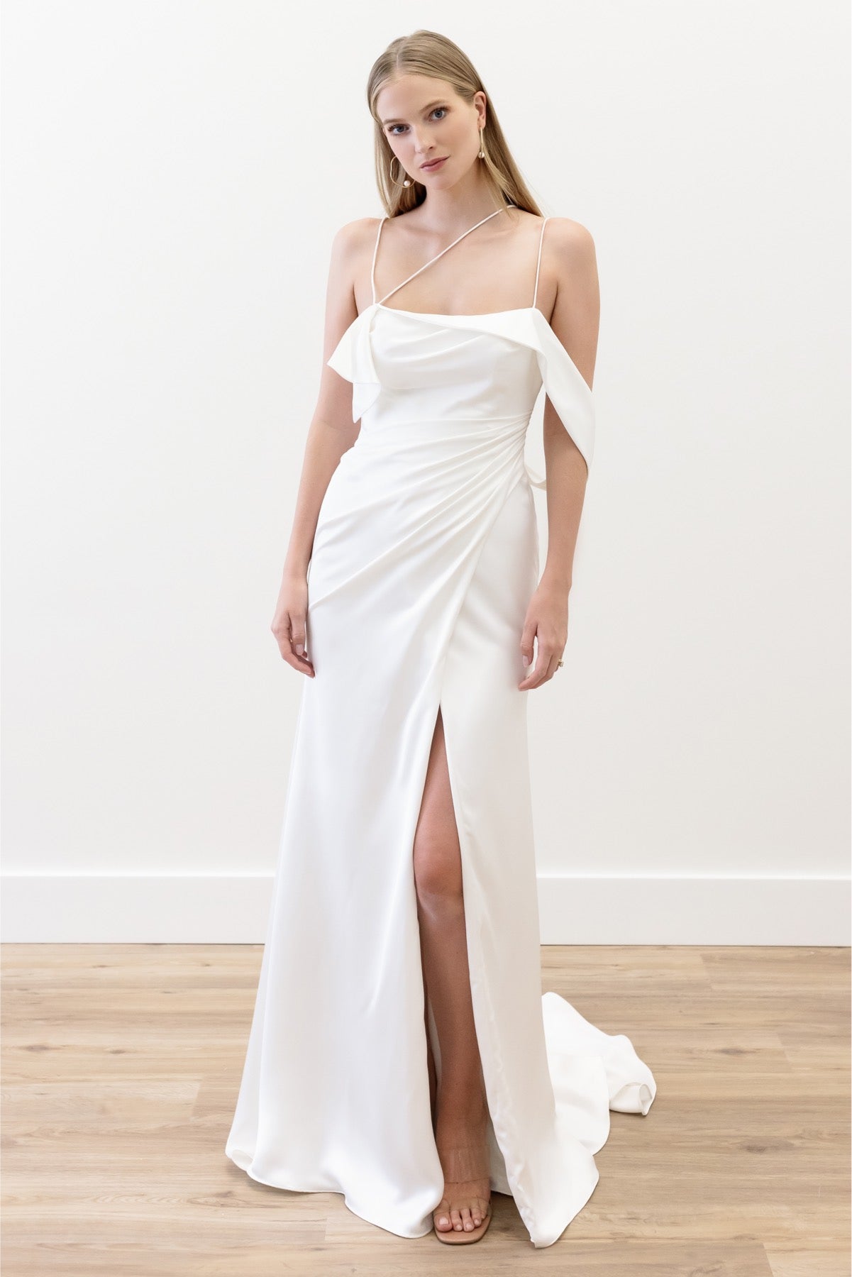 Willowby by Watters Lia Wedding Gown - Elegant Lace Bridal Dress for Beach, Garden & Outdoor Ceremonies