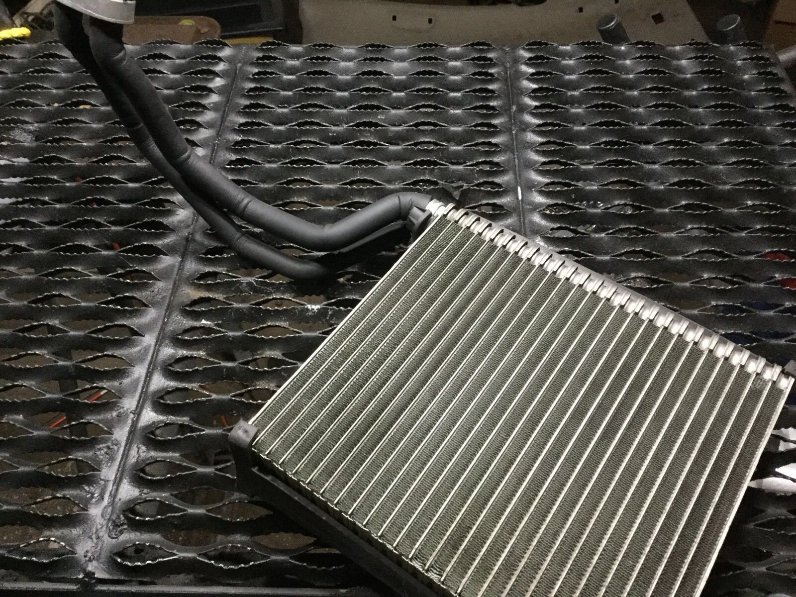 2003-2007 Audi A4 AC Evaporator Core 8E1820103A OEM Replacement - Perfect for Cooling System Repair & Maintenance