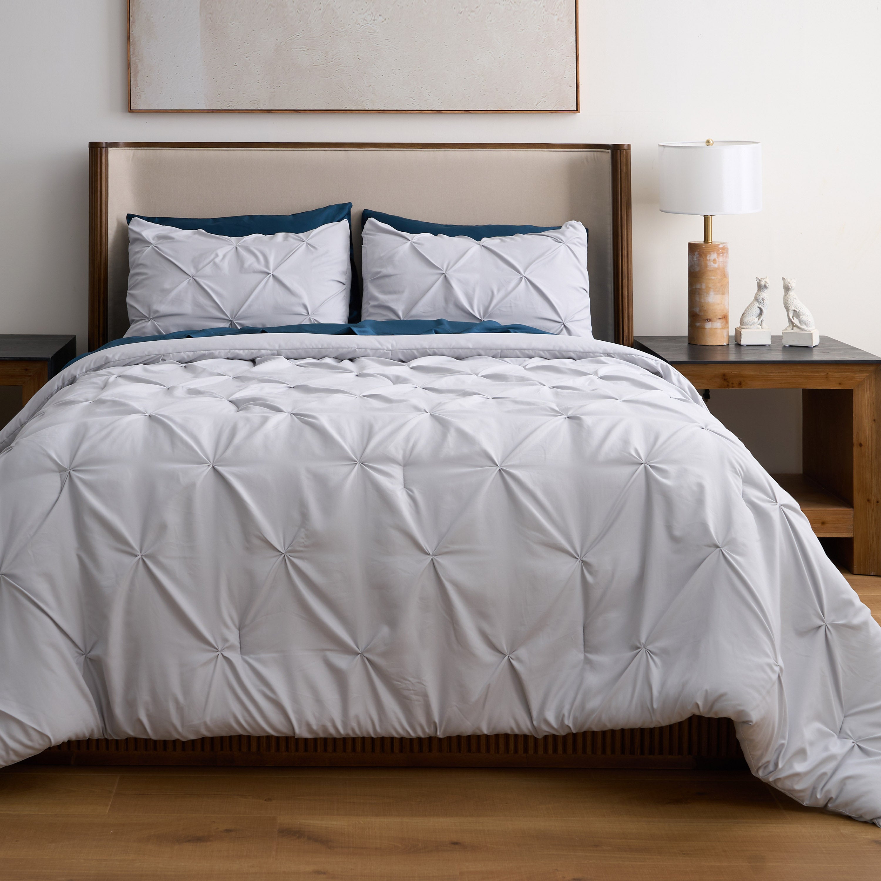 Classic Pintuck Duvet Cover Set - Queen Size, 100% Cotton, 3-Piece Bedding Set for Luxury Hotel Style Bedroom - Perfect for Master Bedrooms, Guest Rooms & Airbnb Listings