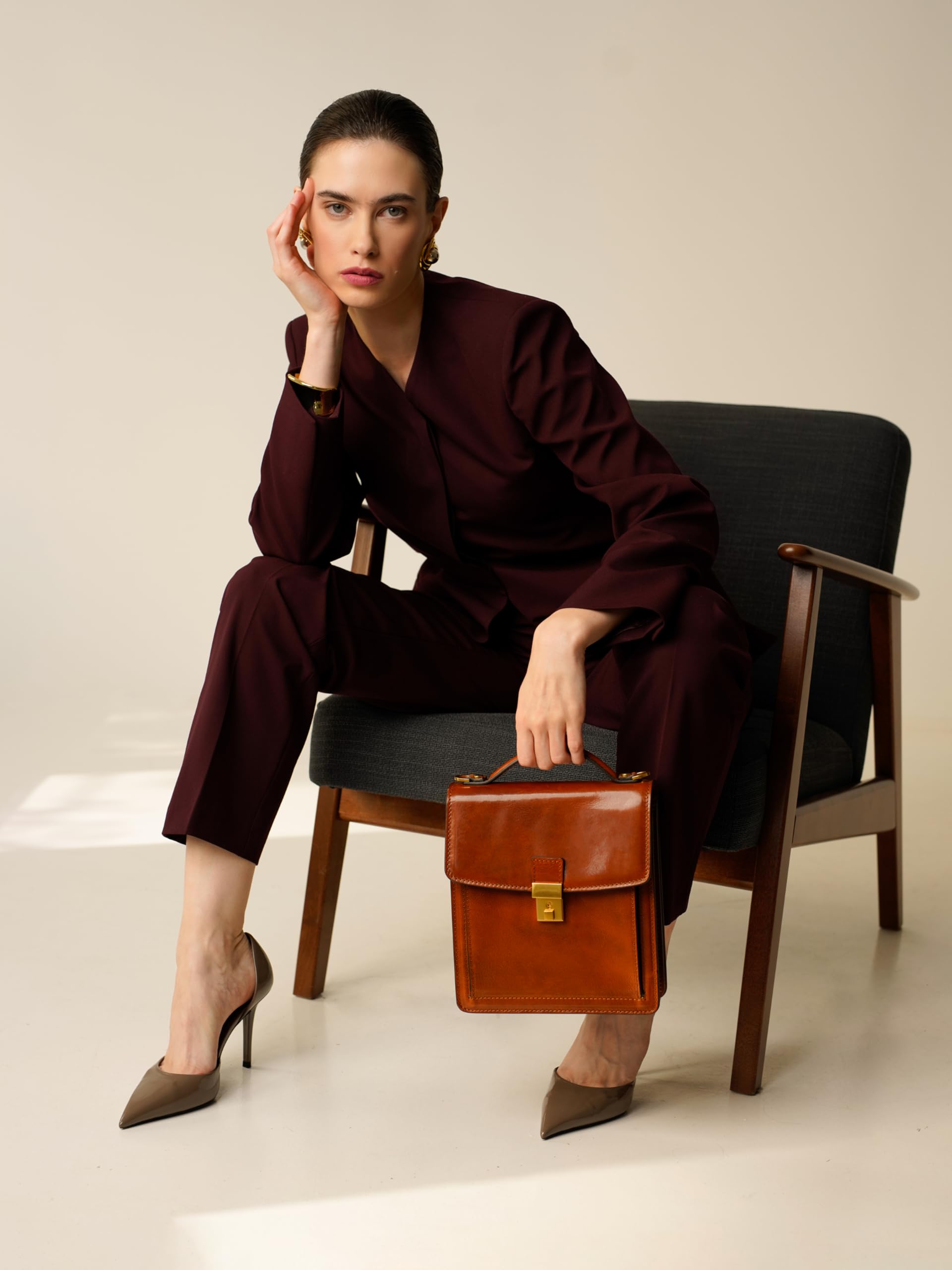 Premium Italian Leather Messenger Bag for Men - Durable Crossbody Briefcase with Time Resistance - Includes Gift Box - Perfect for Business, Travel & Daily Commute