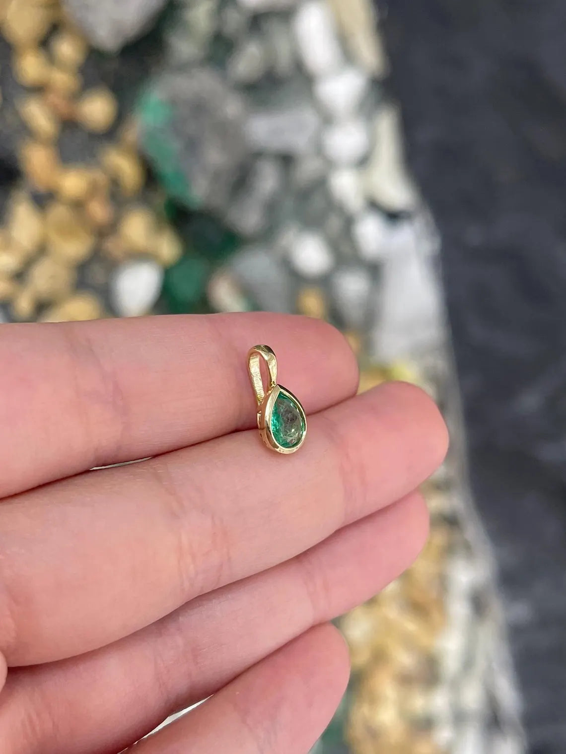 1.0ct Natural Pear Cut Emerald Solitaire Pendant - May Birthstone Charm Jewelry for Women, Elegant Necklace Gift for Birthday, Anniversary & Special Occasions