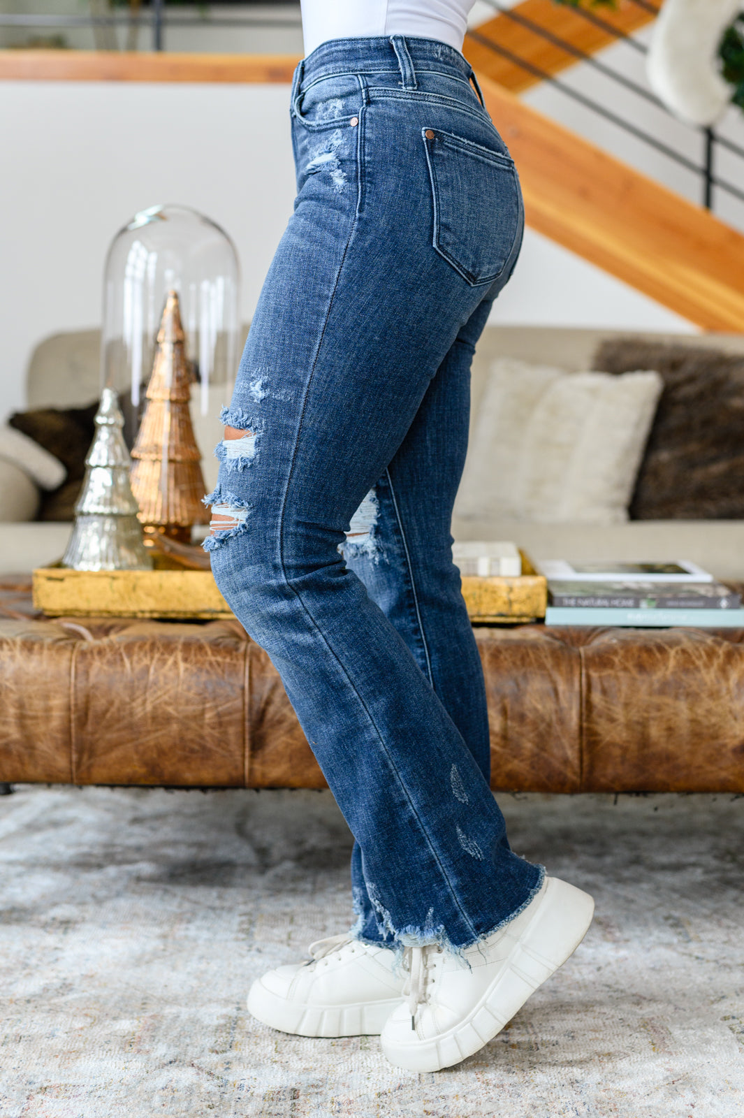 Christine High Contrast Slim Bootcut Destroyed Jeans for Women - Vintage Distressed Denim Pants with Ripped Details | Perfect for Casual Outfits, Streetwear Fashion and Night Out Looks