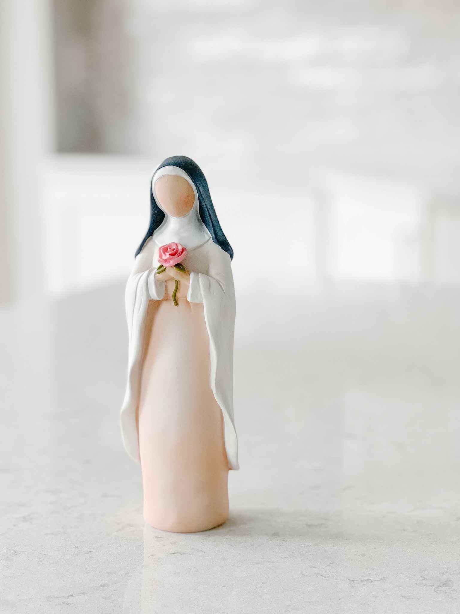 St. Thérèse of Lisieux Statue - Handcrafted Religious Figurine for Home Altar, Catholic Decor & Spiritual Gifts - Perfect for Prayer Spaces & Church Devotion