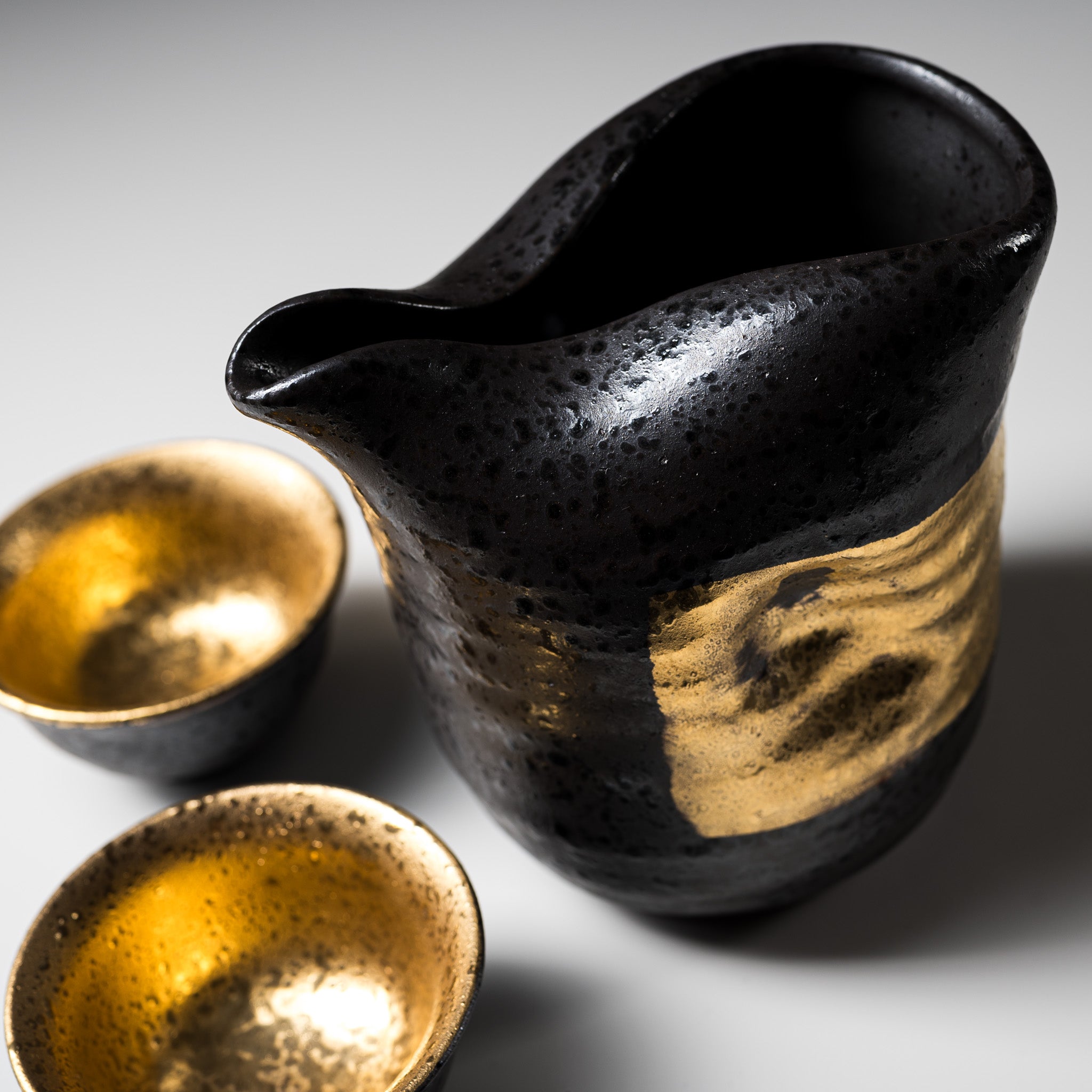 Premium Mino Ware Pottery Sake Set - Handcrafted Black & Gold Twisting Design - Traditional Japanese Ceramic Sake Cups & Decanter - Perfect for Japanese Dining, Gift Giving & Home Decor