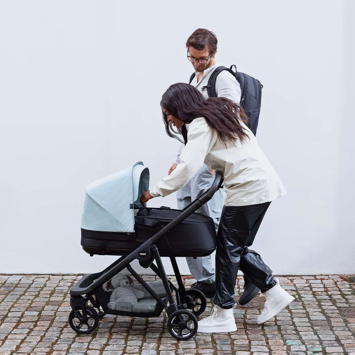 Thule Shine Bassinet - Lightweight & Portable Baby Crib for Travel, Home & Nursery | Compact Foldable Design for Easy Storage & On-the-Go Use
