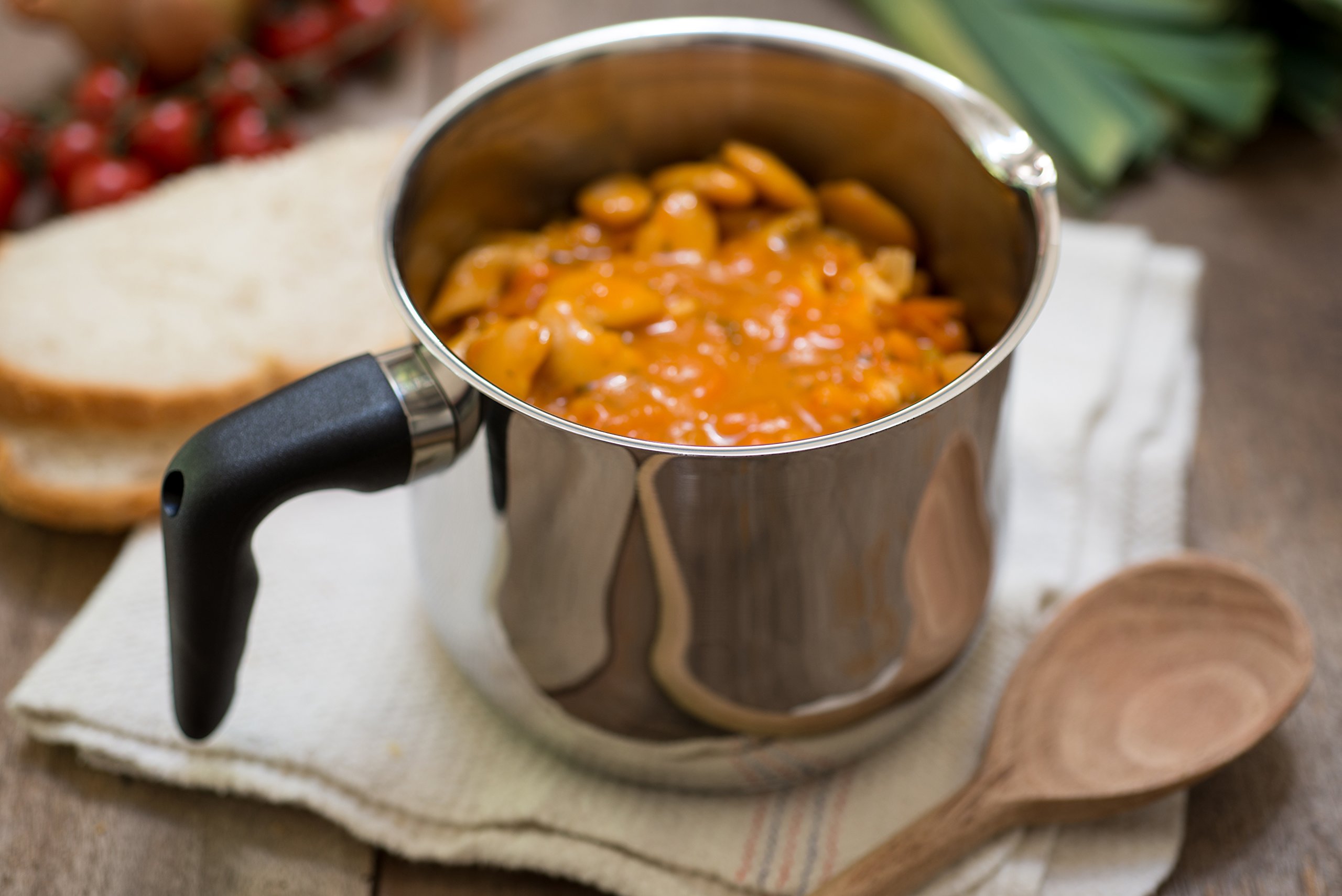 Premium 1020 Stainless Steel Milk/Sauce/Boiling Pot with Heat-Resistant Bakelite Handle - 15cm Silver Kitchen Cookware for Coffee, Tea, Soup & Pasta Cooking