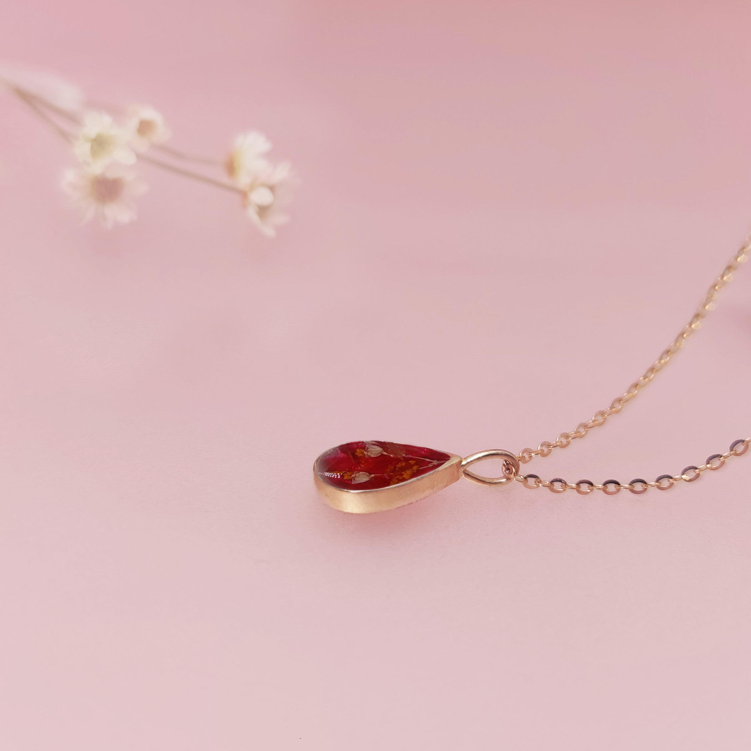 Classic Teardrop Solid Gold Necklace with Dried Flowers - Elegant Memorial Jewelry for Weddings, Funerals & Special Occasions