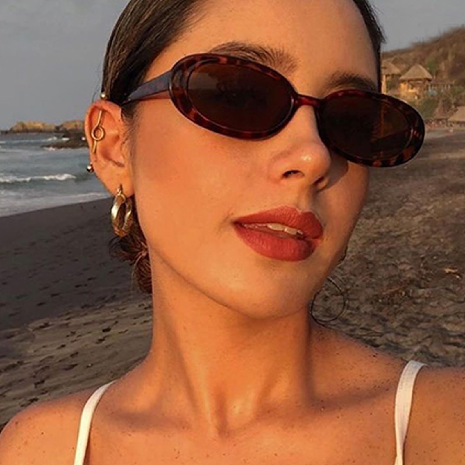 Stylish Oval Sunglasses for Women - UV Protection, Polarized, Fashionable & Lightweight - Perfect for Driving, Beach & Outdoor Activities
