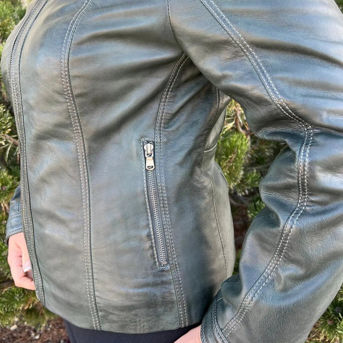 BOL Women's Detachable Hooded Leather Jacket - Fashionable Faux Leather Coat for Fall & Winter - Perfect for Casual Outfits, Streetwear & Outdoor Activities