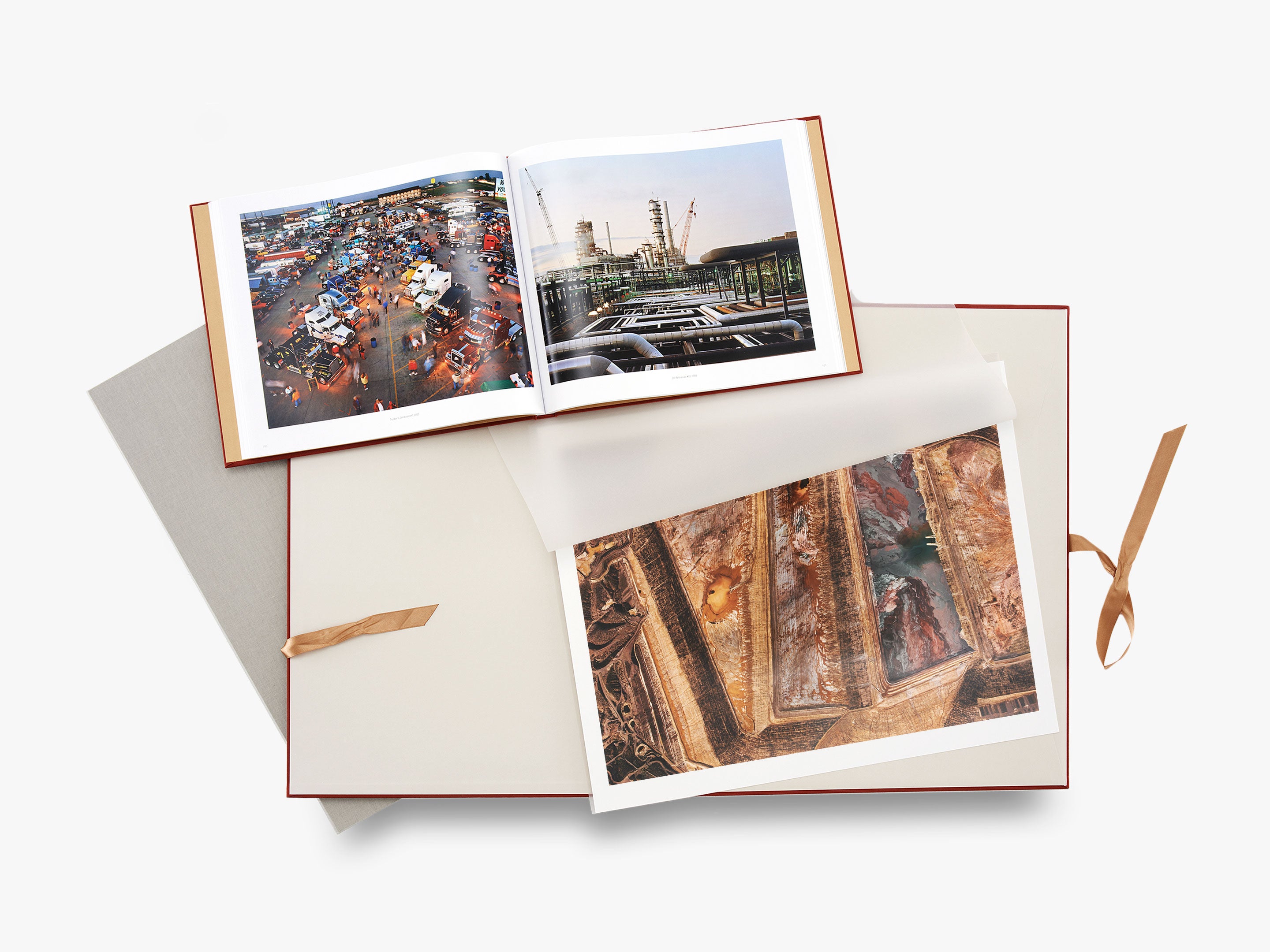 Edward Burtynsky: Essential Elements (Deluxe Edition) - Premium Photography Book for Art Collectors & Nature Enthusiasts | Perfect for Home Decor, Office Display & Gift Giving