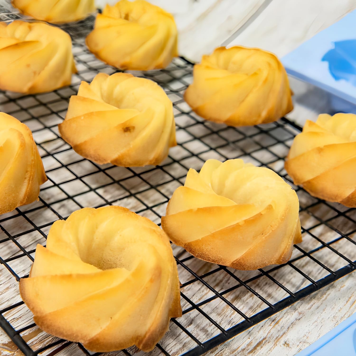 MURISE 12-Piece Mini Bundt Cake Pan Set - 3.07 Inch Nonstick Silicone Baking Mold for Cupcakes, Jellies, Mini Cakes - Perfect for Holiday Baking, Birthday Parties & Dessert Making