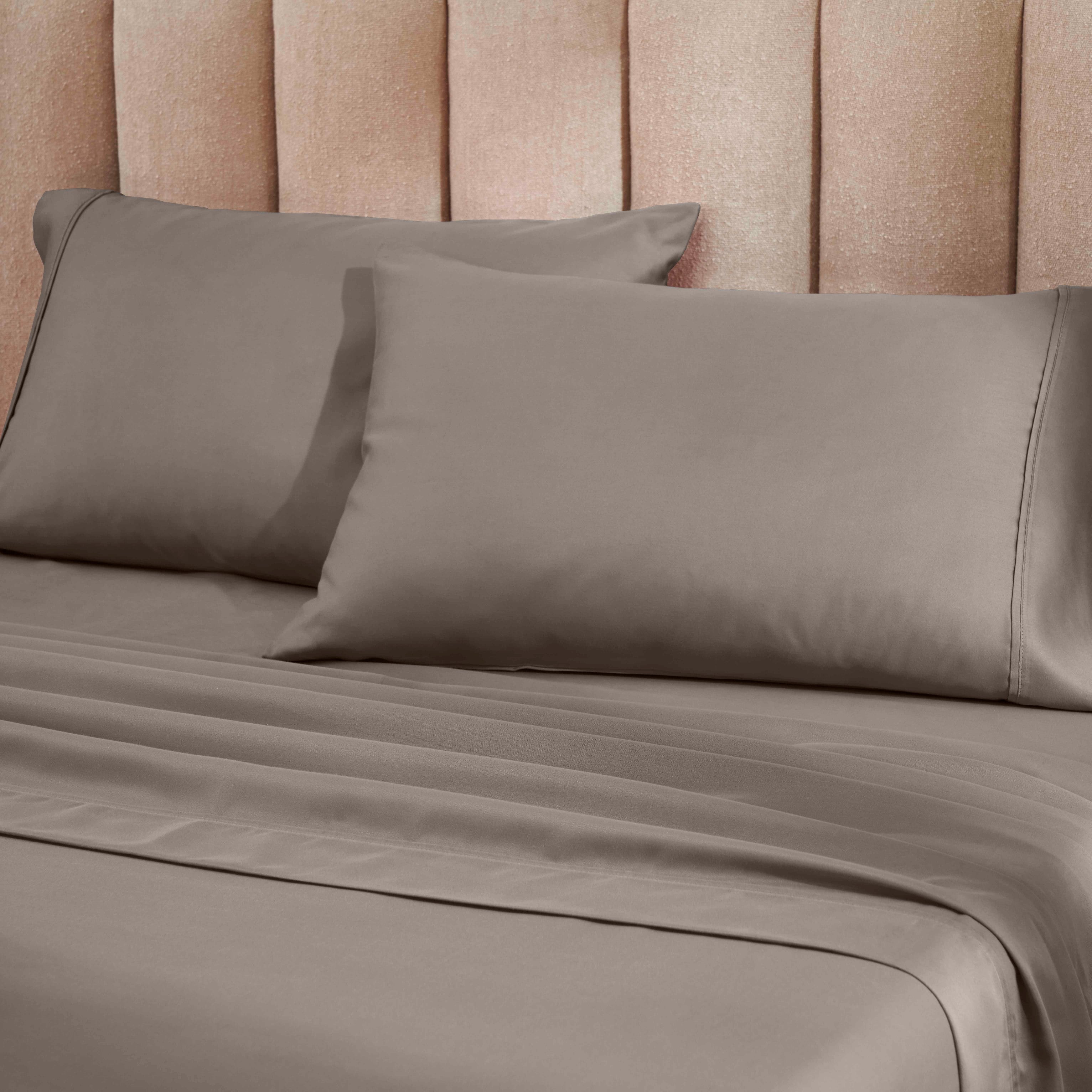 1200 Thread Count Cotton Rich Solid Deep Pocket Bed Sheet Set - Queen Size, Ultra Soft & Breathable - Perfect for Luxury Hotels, Guest Rooms & Master Bedrooms