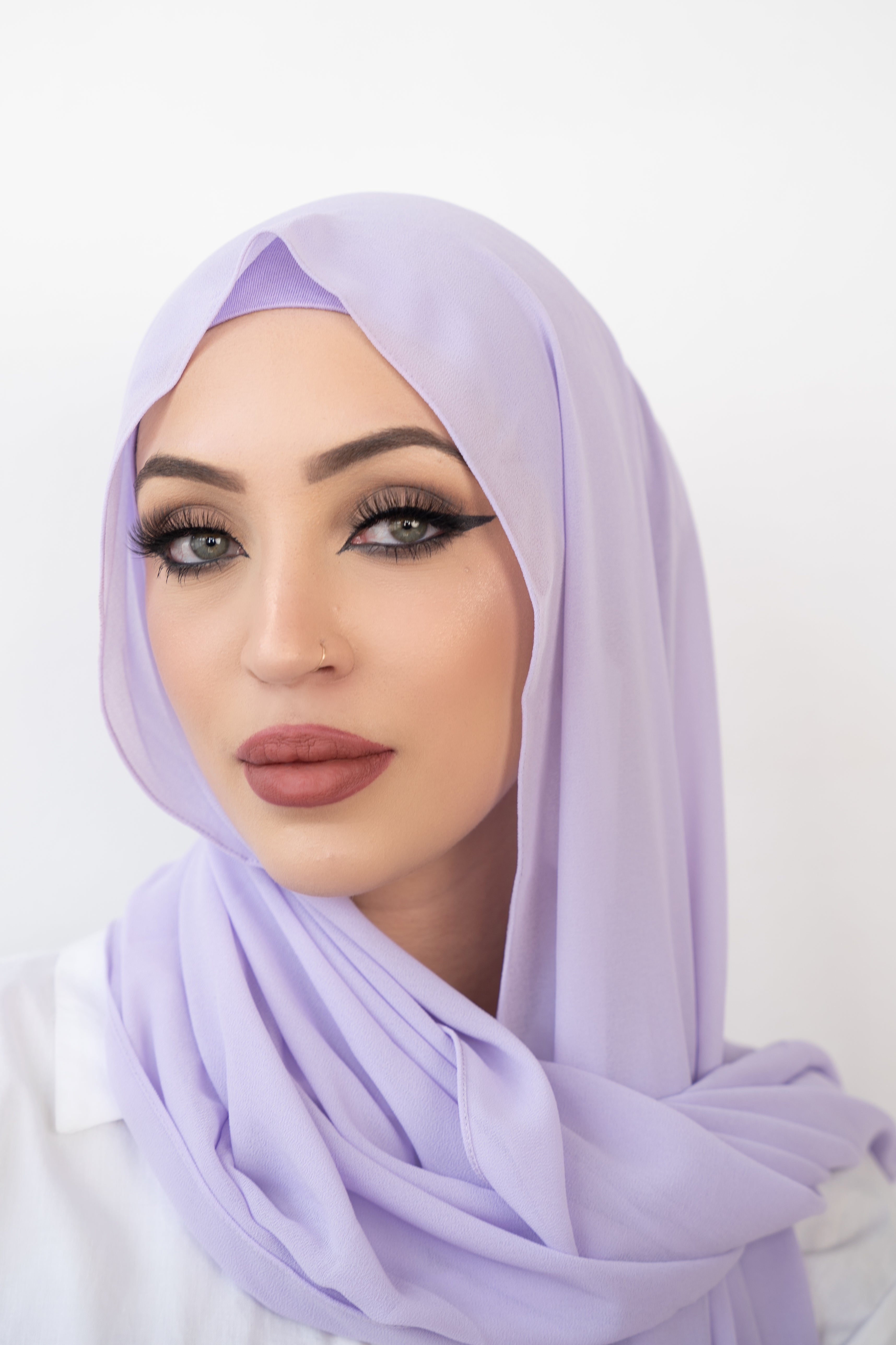 Elegant Chiffon Hijab Set Aisha - Soft & Lightweight Muslim Scarf for Women - Perfect for Daily Wear, Prayer, and Special Occasions