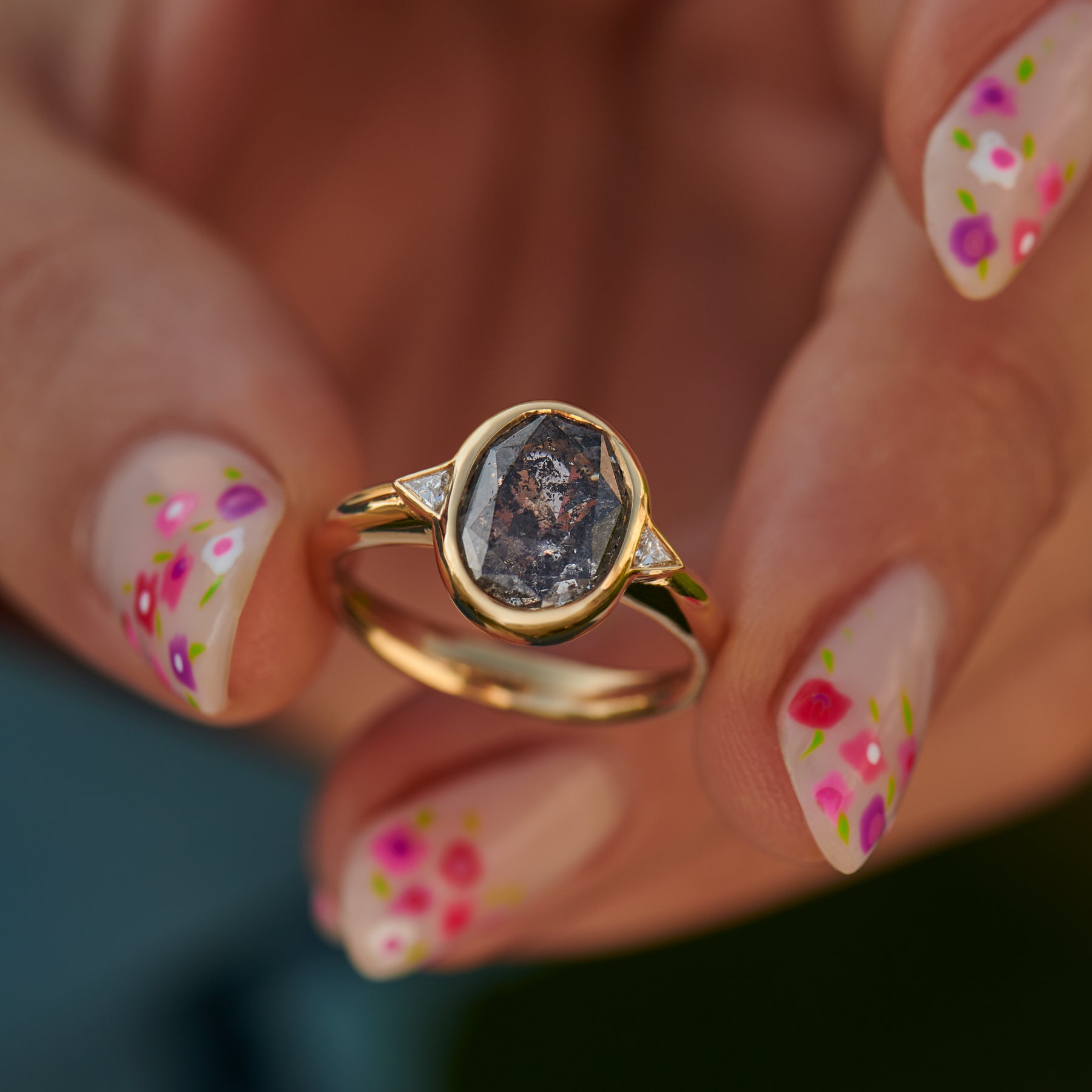 Minimalist Oval Cut Salt and Pepper Diamond Engagement Ring - Vintage Inspired Wedding Band for Women, Unique Promise Ring for Her, Perfect for Proposals, Anniversaries & Special Occasions