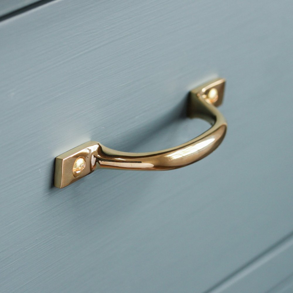 Polished Brass 'D' Shaped Cabinet Pull Handle - Vintage Style Drawer Knob for Kitchen, Bathroom & Furniture - Durable & Stylish Hardware Upgrade