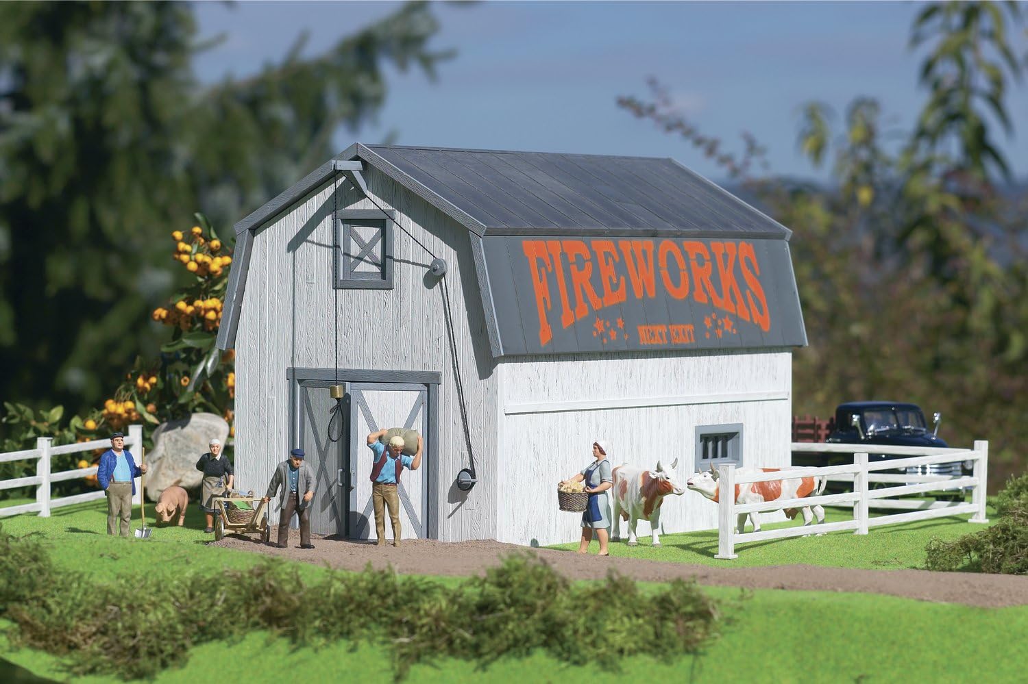 Piko 62120 G Scale Model Train Kit - White Barn for Garden Railway & Outdoor Train Layouts | Perfect for Christmas Villages & Holiday Displays